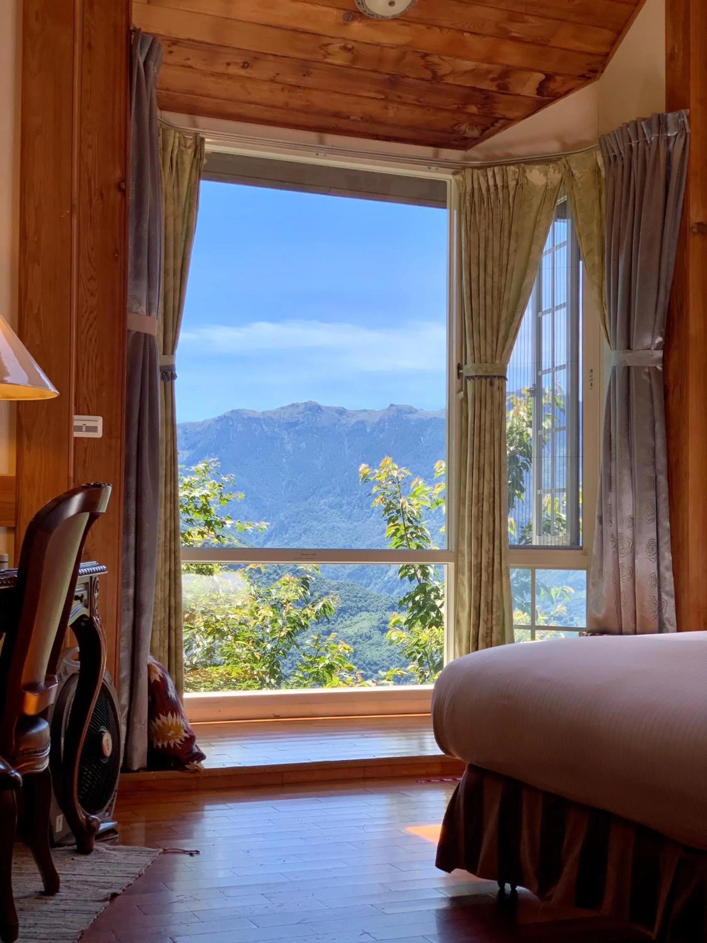 Bed in The Cotswolds Villa