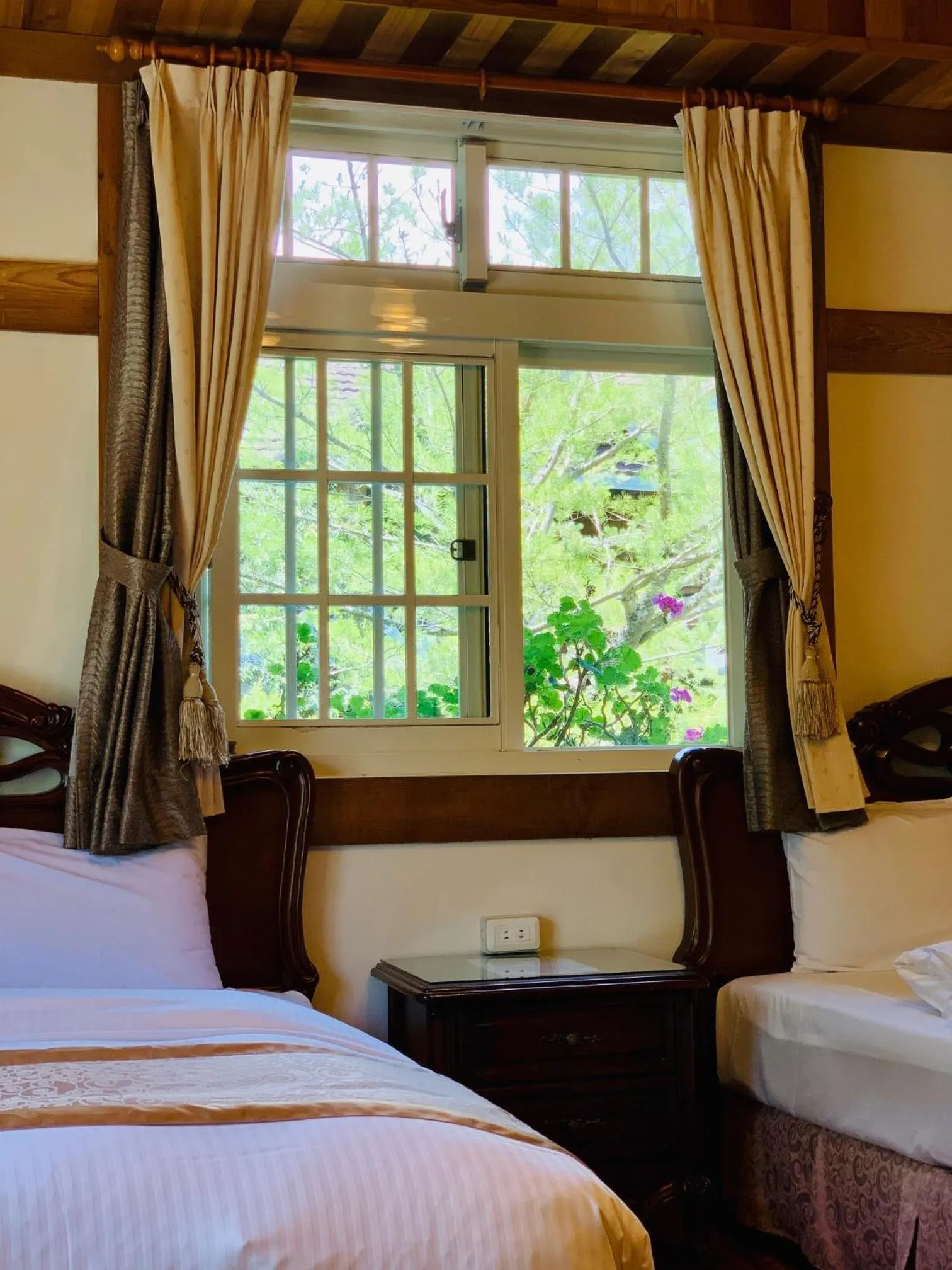 Bedroom, Bed in The Cotswolds Villa