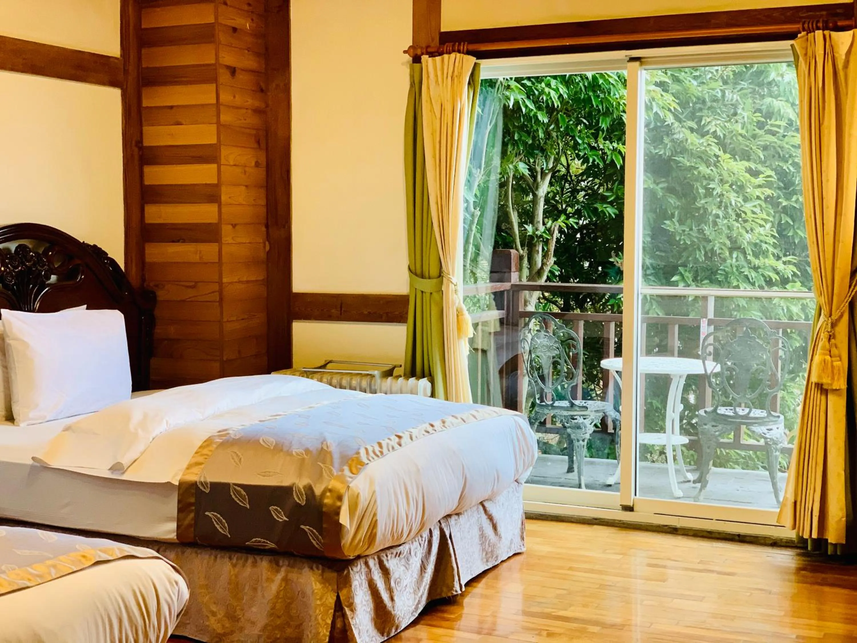 Bed in The Cotswolds Villa