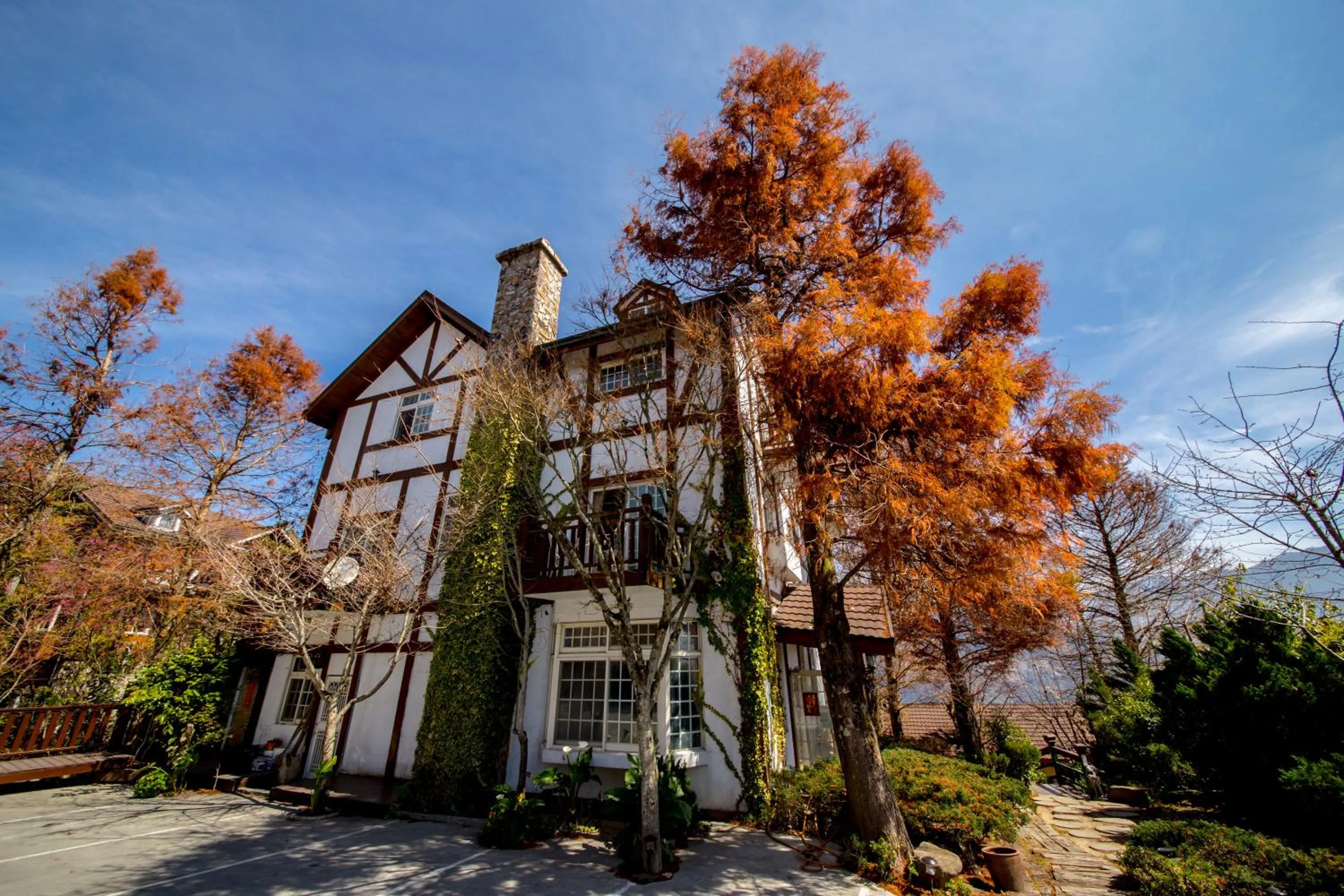 Facade/entrance in The Cotswolds Villa