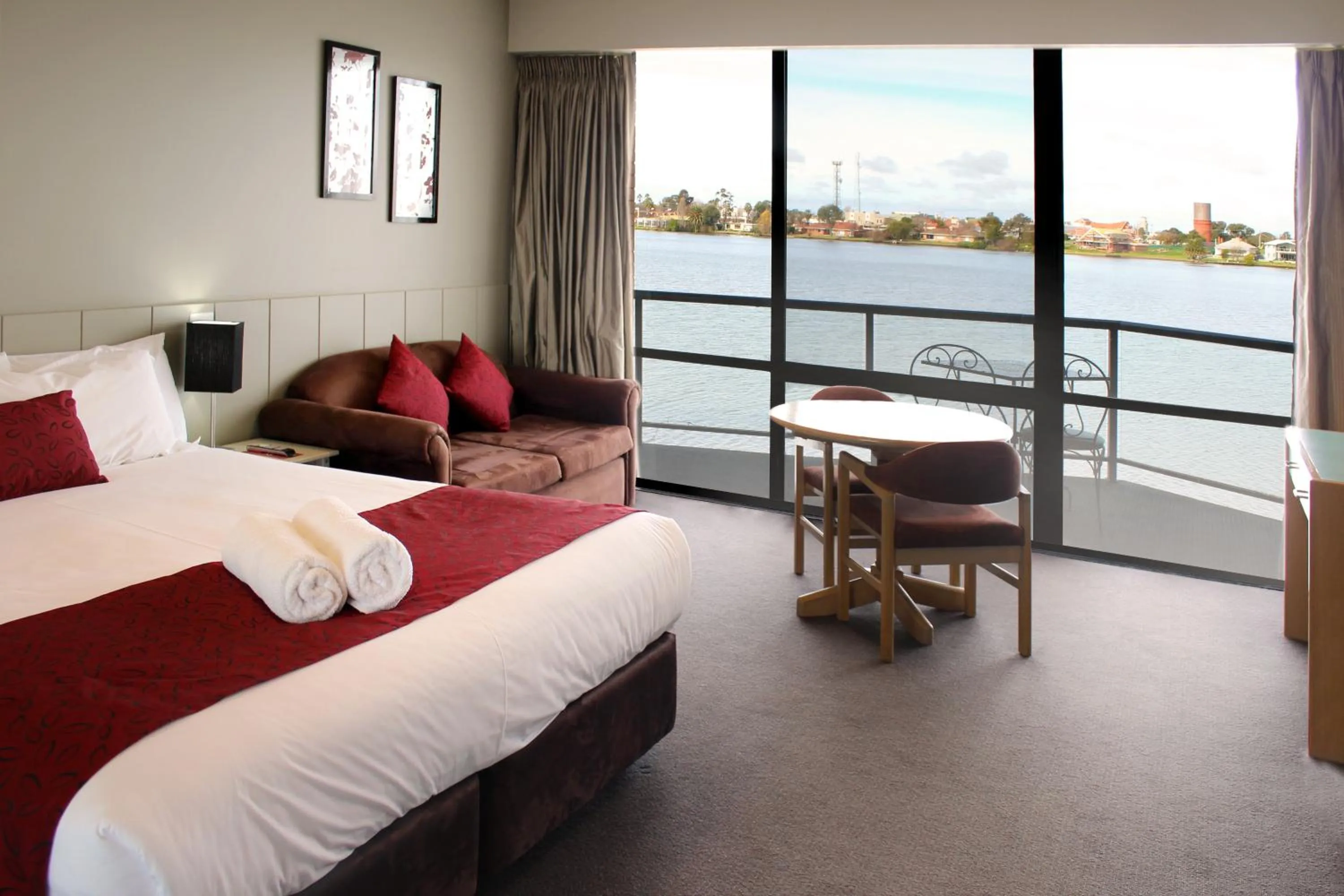 View (from property/room), Bed in Club Mulwala Resort