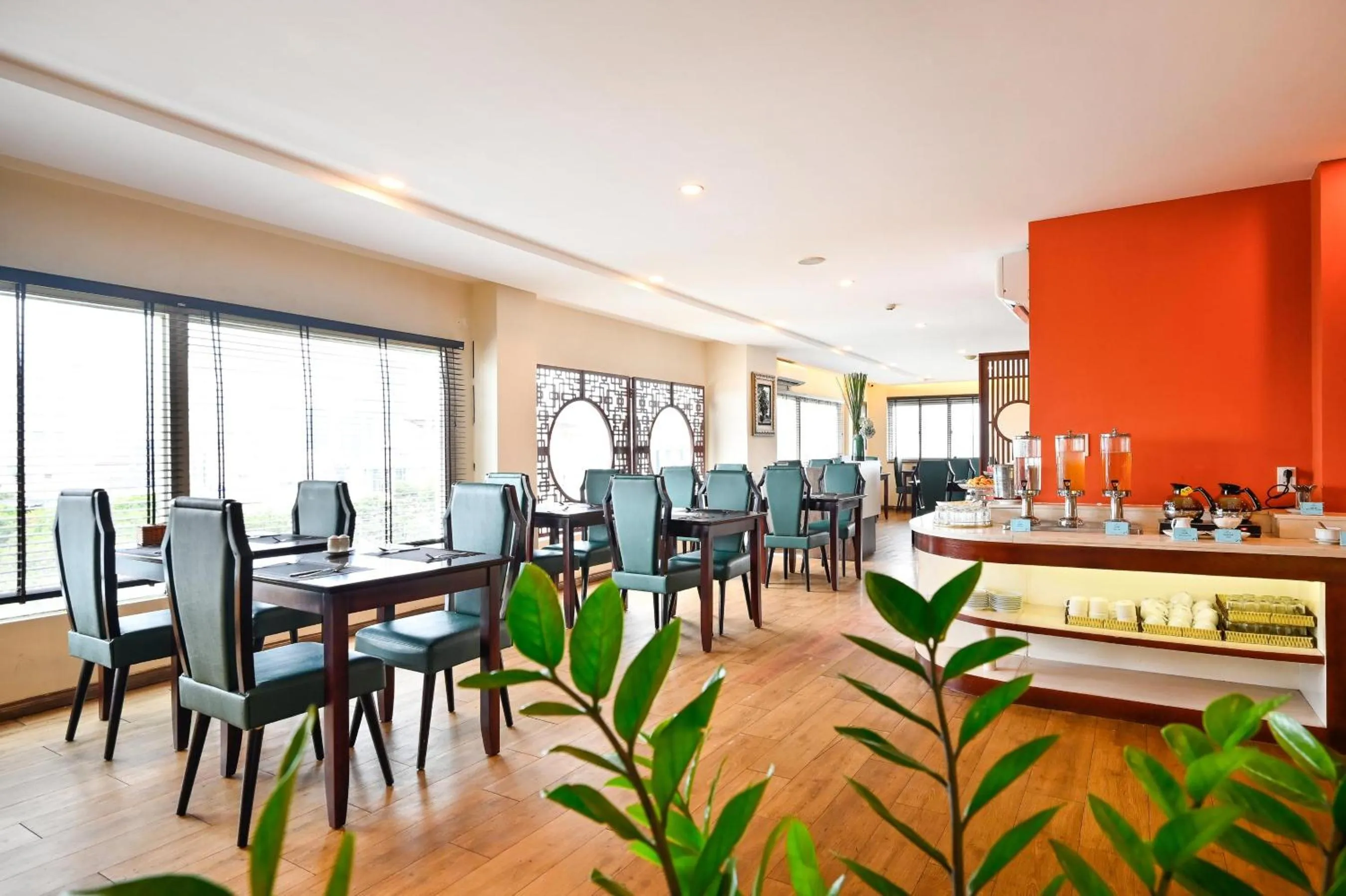 Restaurant/places to eat in Family Inn Saigon