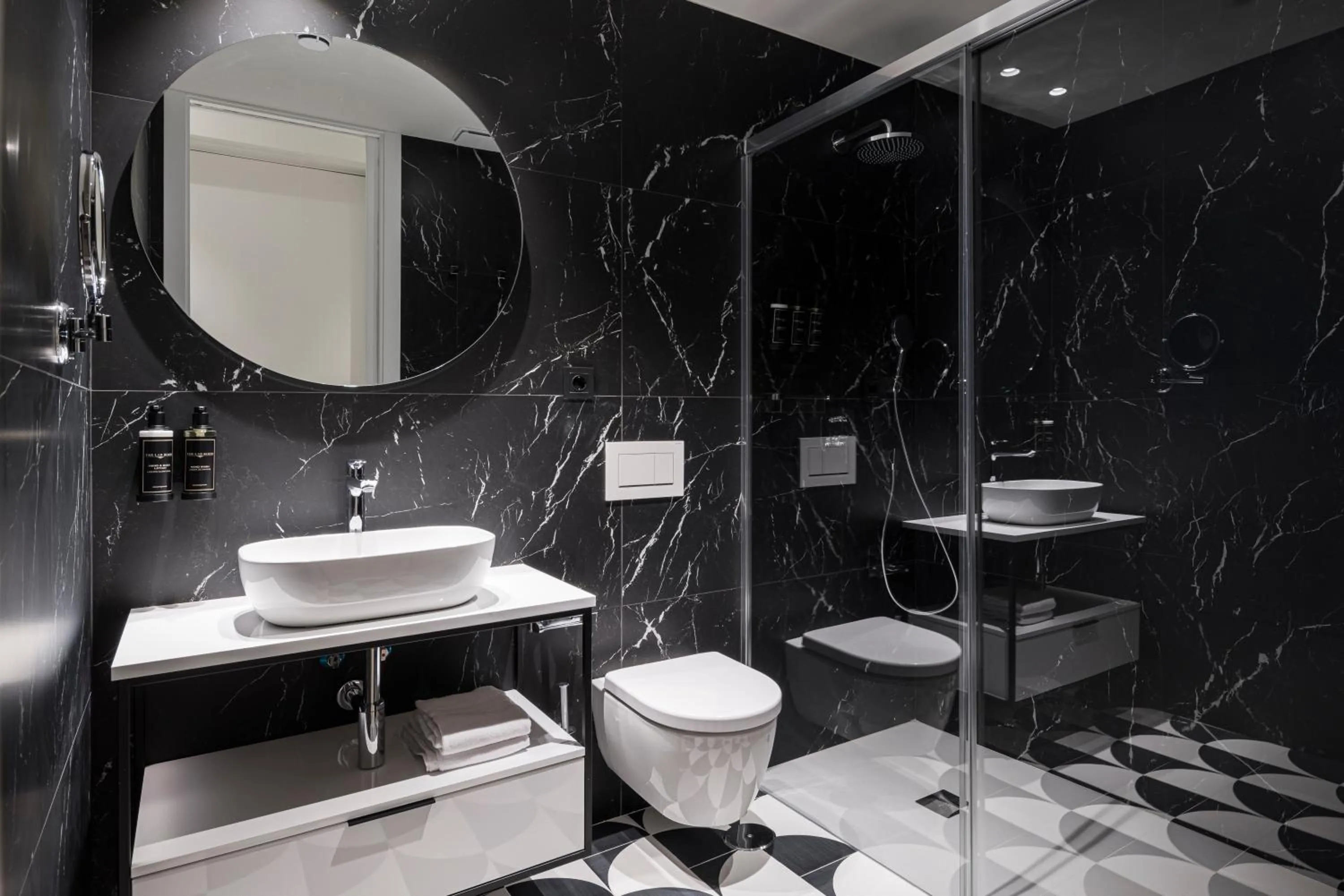 Shower in Tandem Solera