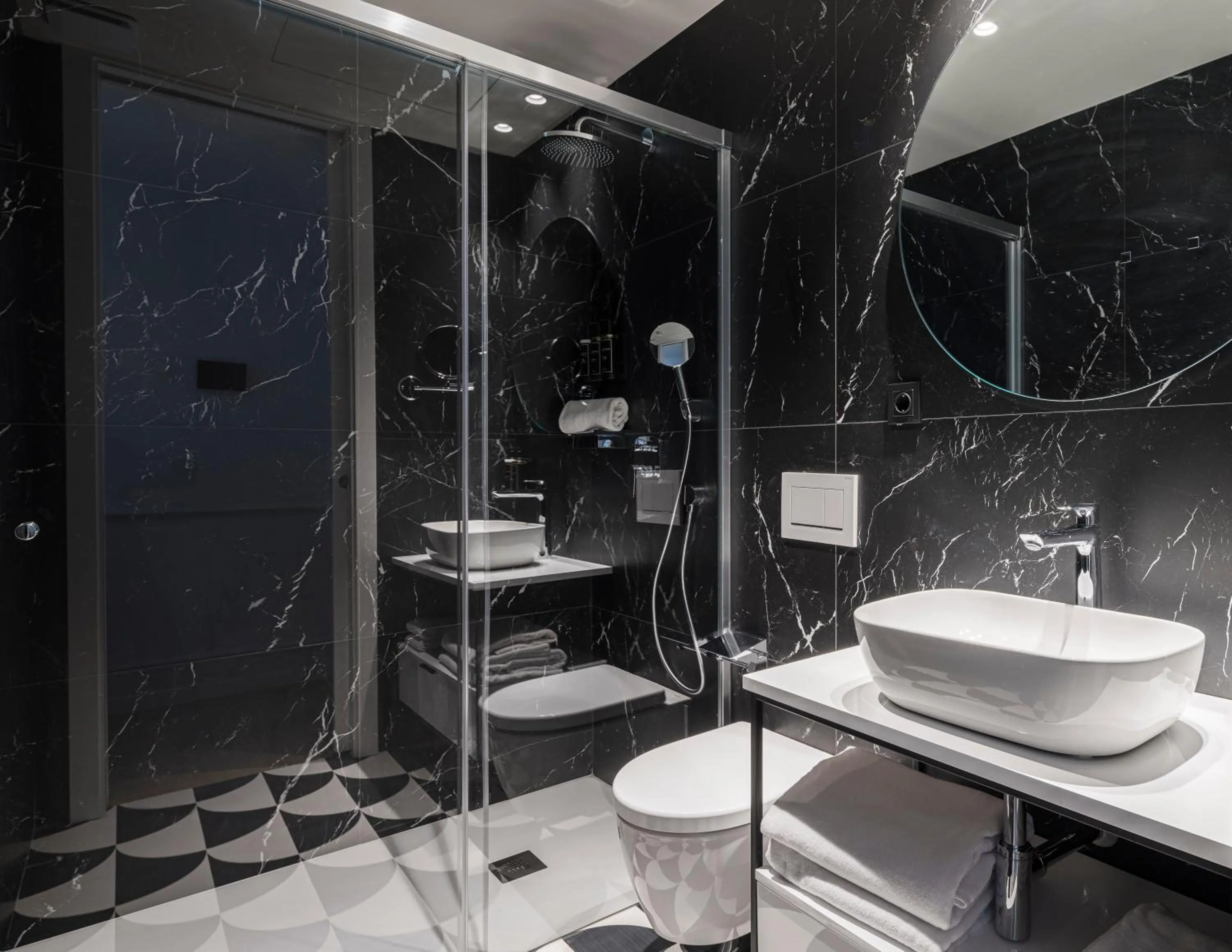 Shower in Tandem Solera