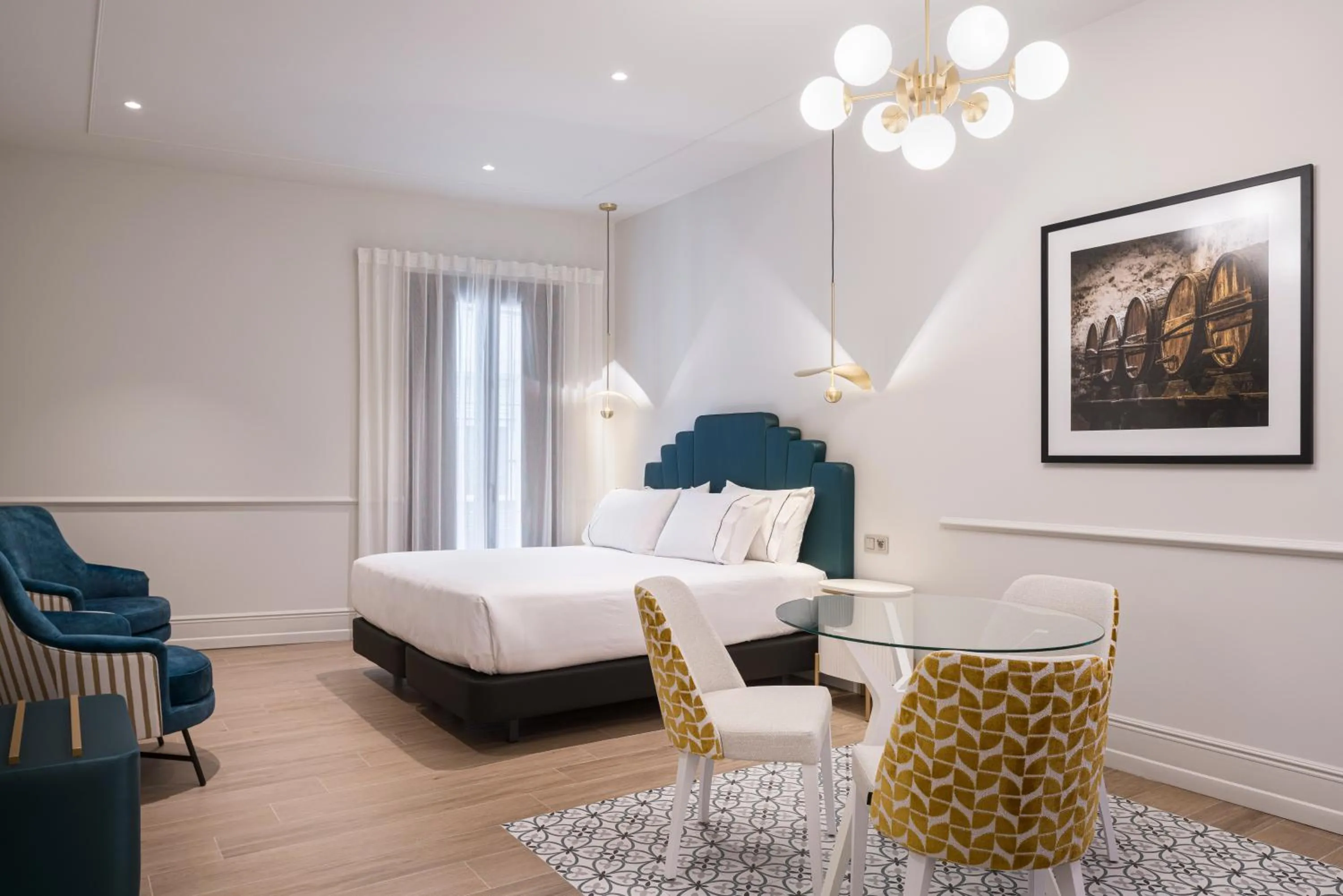 Photo of the whole room, Bed in Tandem Solera