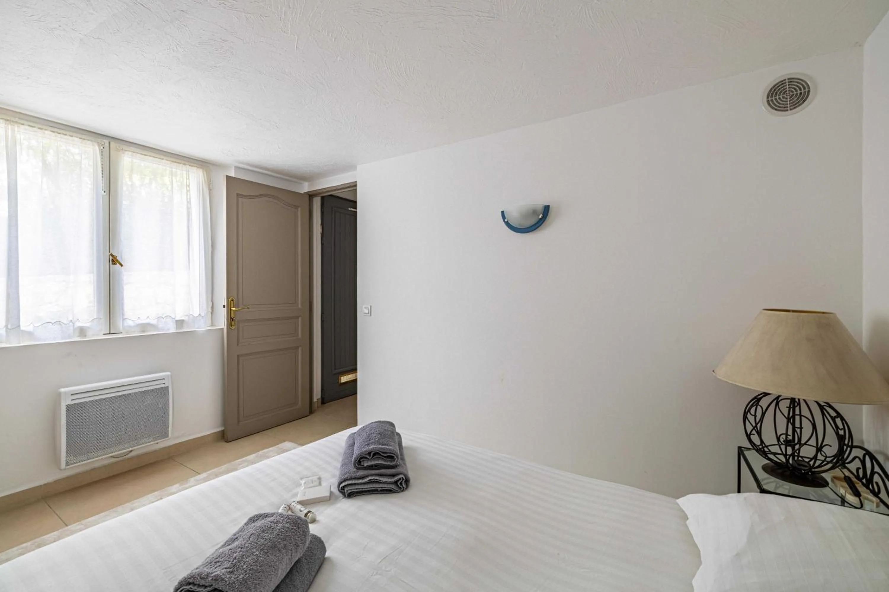 Bed in Luxurious Private 6-bed villa with Pool Mougins