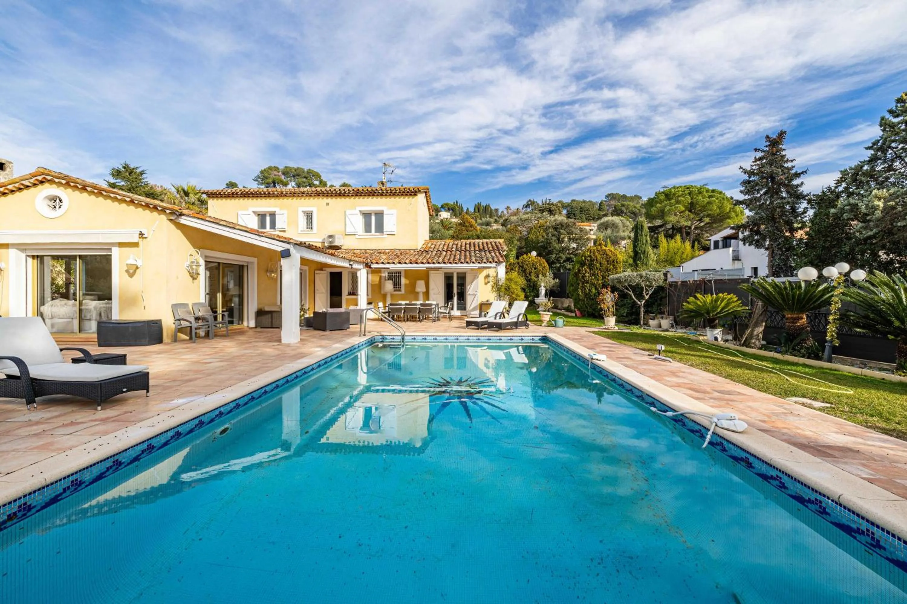 Luxurious Private 6-bed villa with Pool Mougins