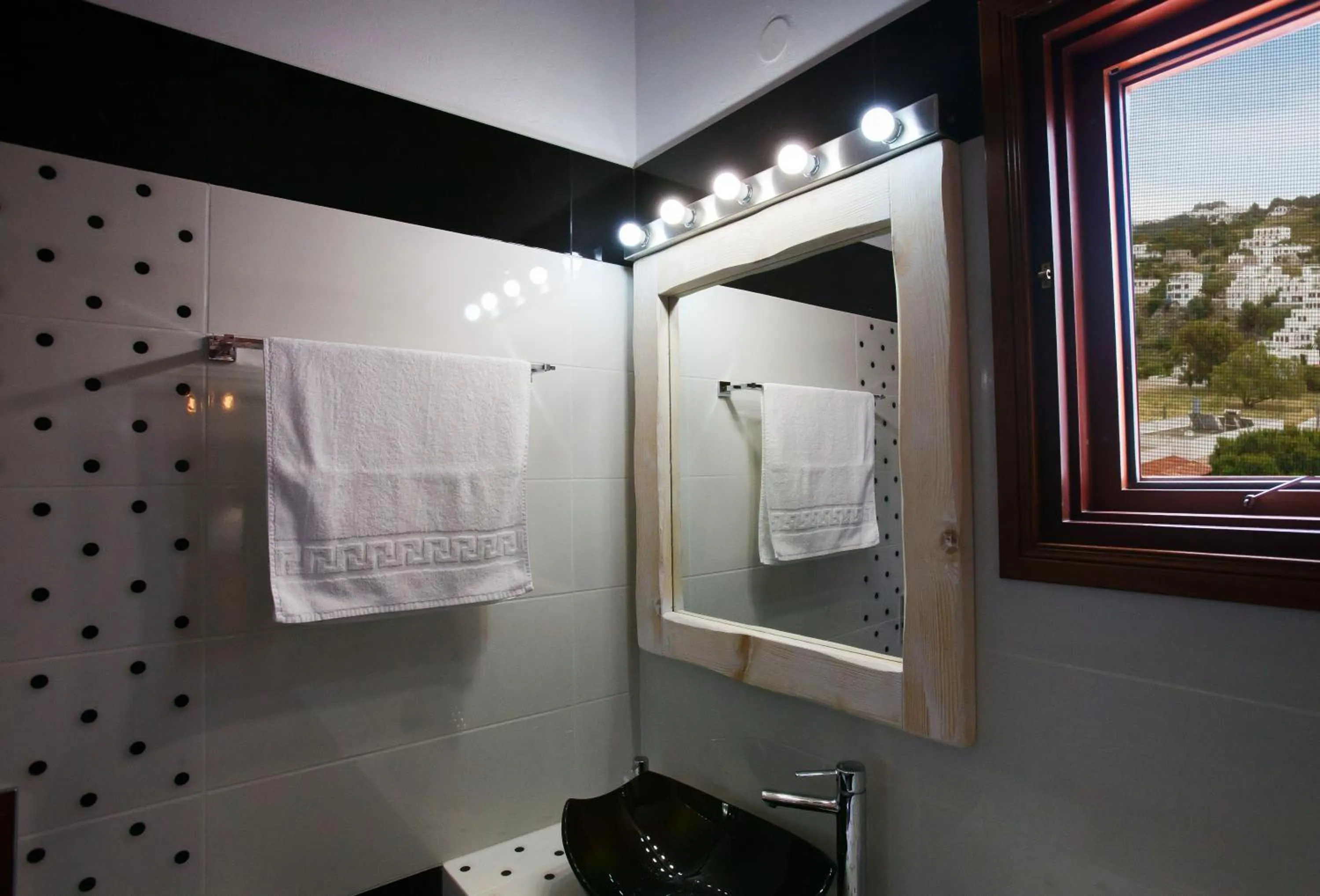 Shower in Mistral-Patmos