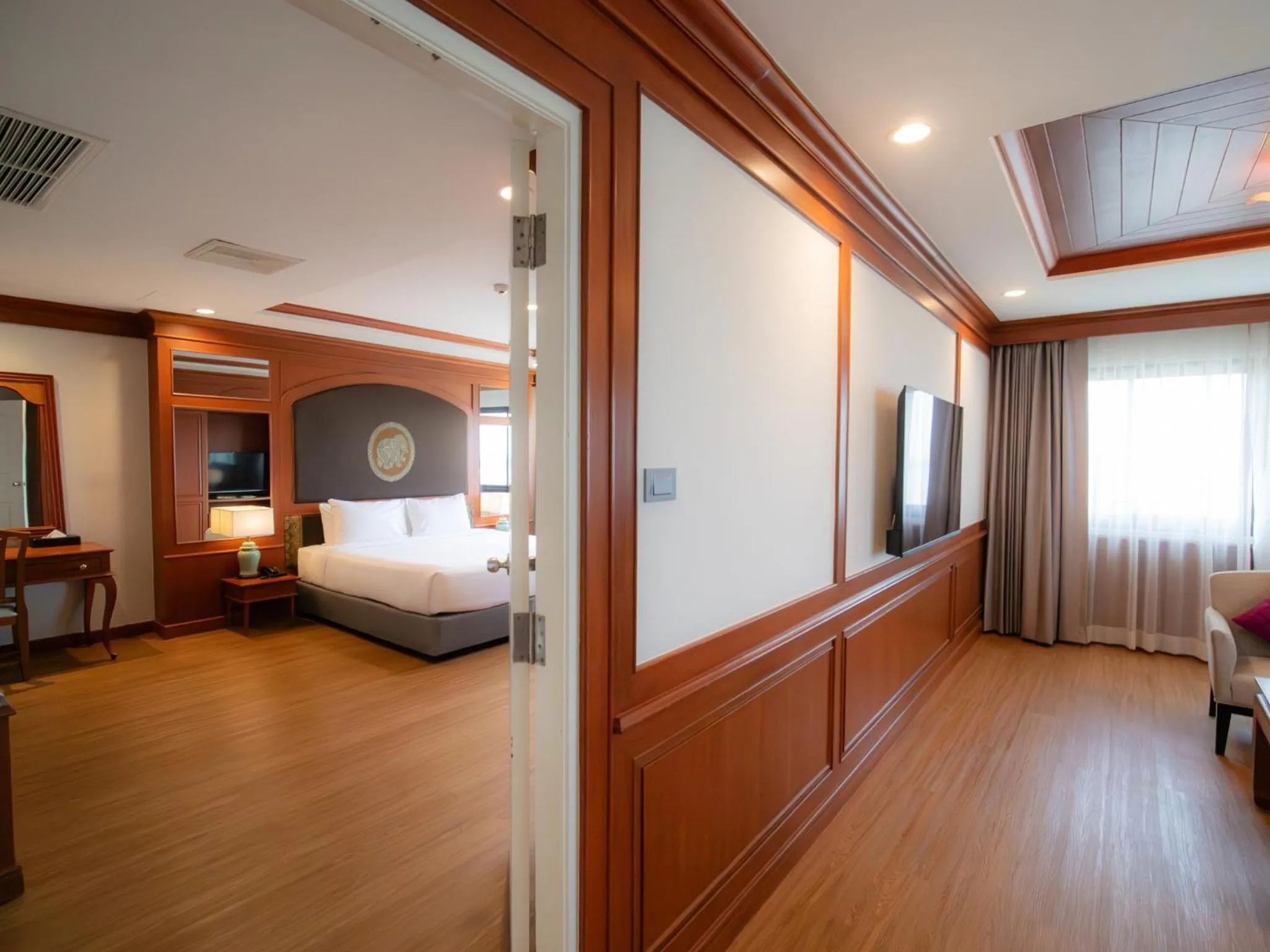 Living room, Bed in Fortune River View Hotel Nakhon Phanom