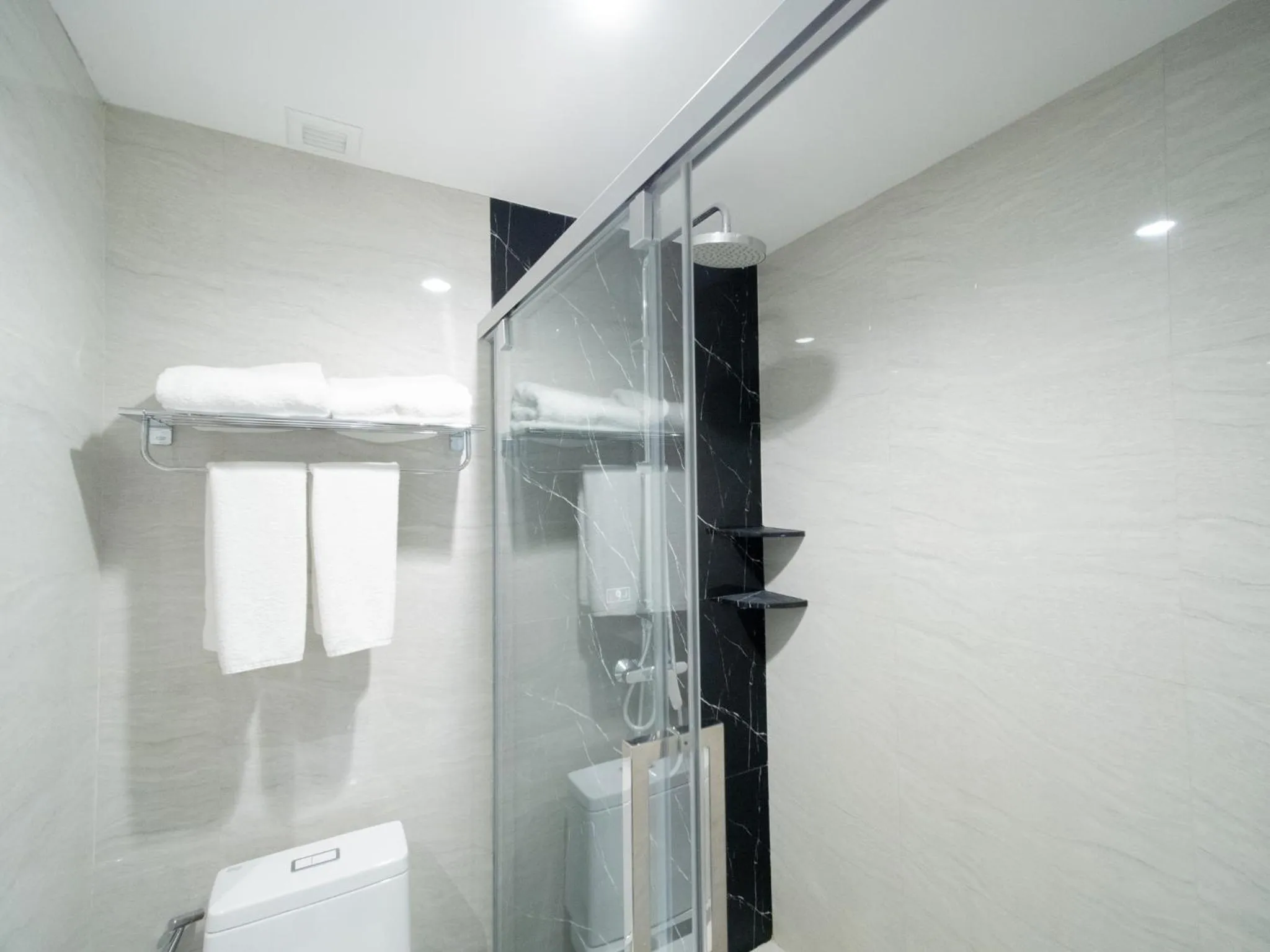 Shower in Fortune River View Hotel Nakhon Phanom