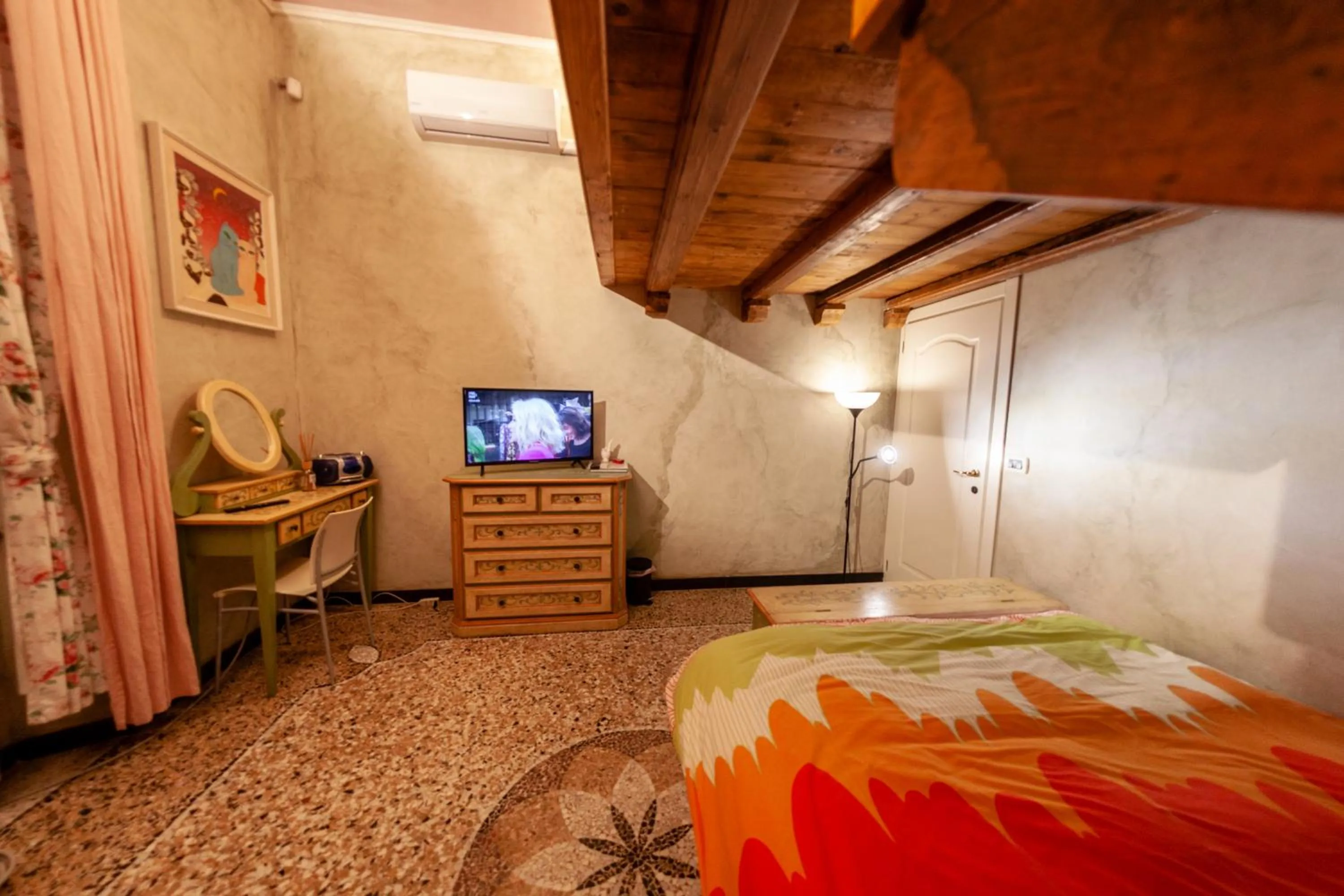 Photo of the whole room, Bed in Due Papi