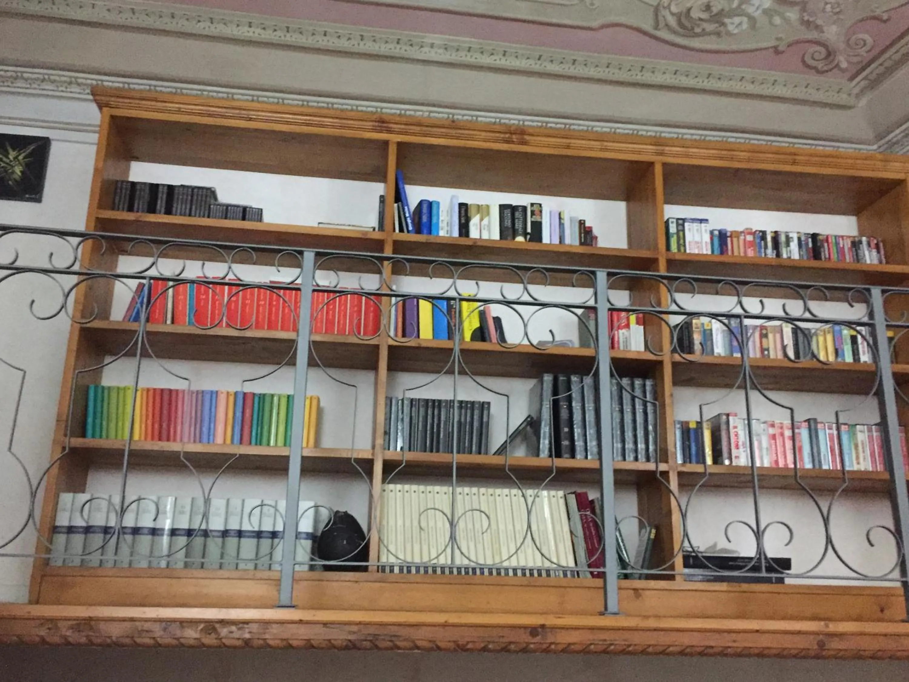 Decorative detail in Due Papi