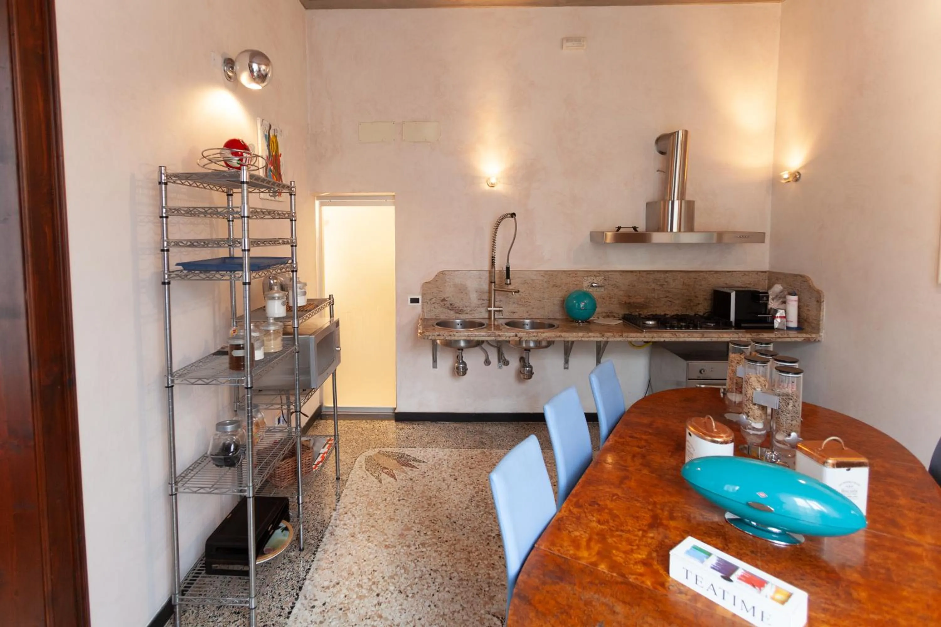 Communal kitchen in Due Papi