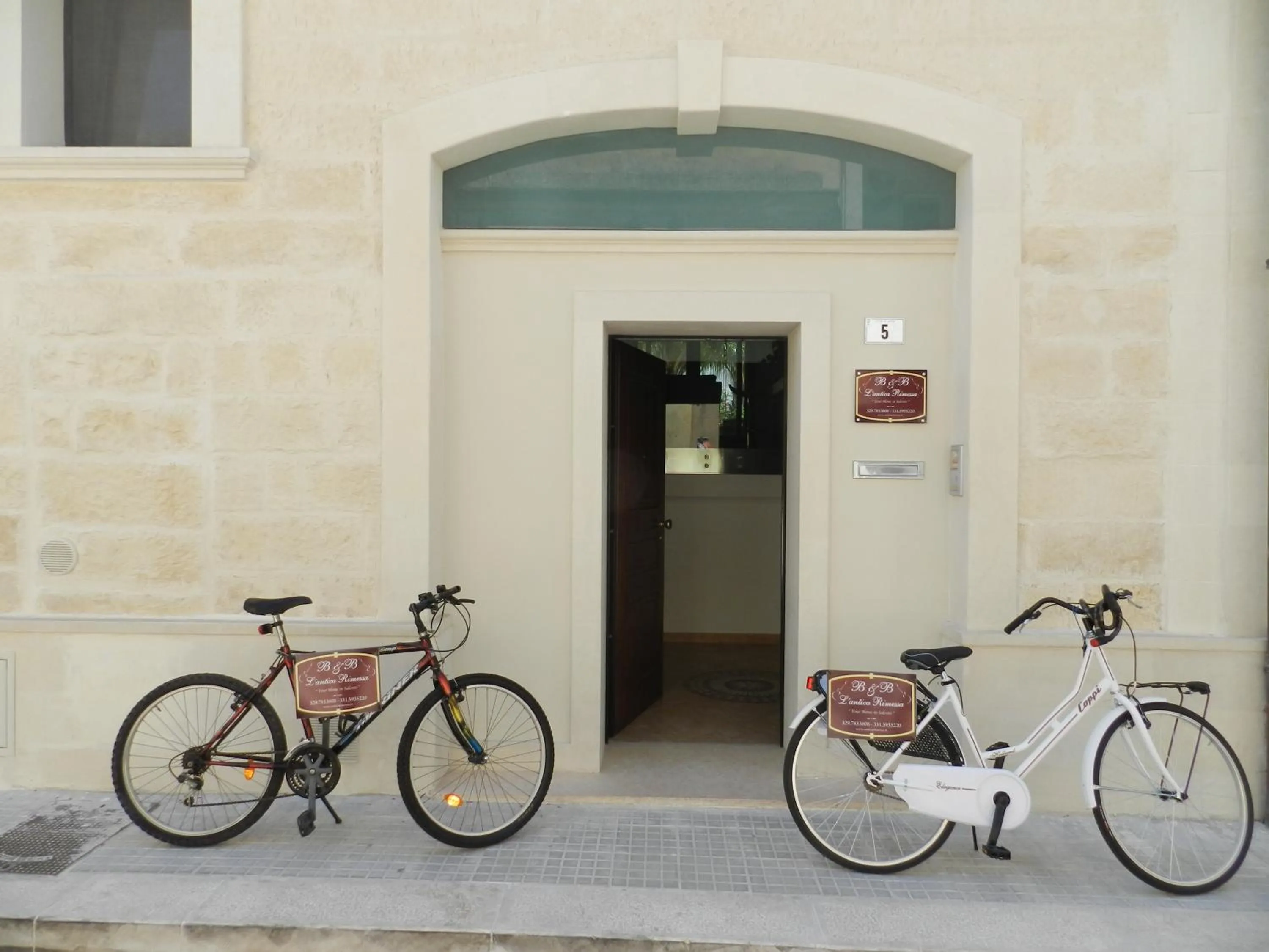 Facade/entrance in B&B L'Antica Rimessa