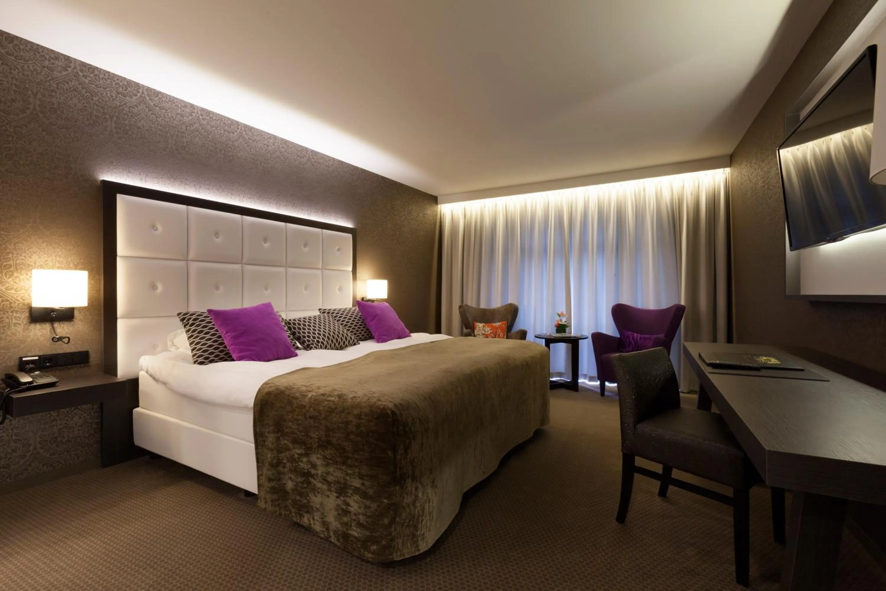 Bedroom, Bed in Hotel Bloemendal, near Aachen