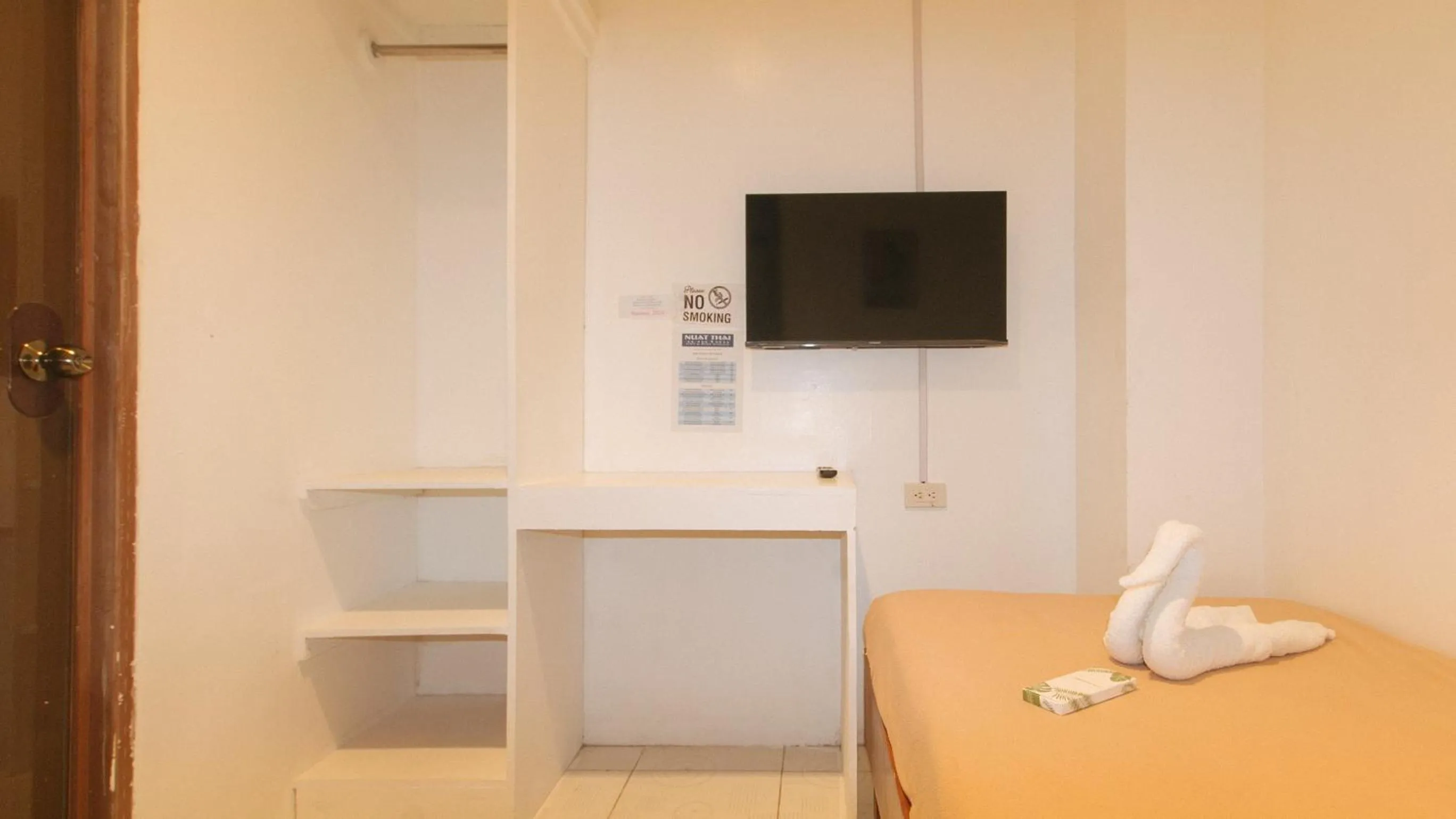 TV and multimedia in Buenas J Hotel and Spa