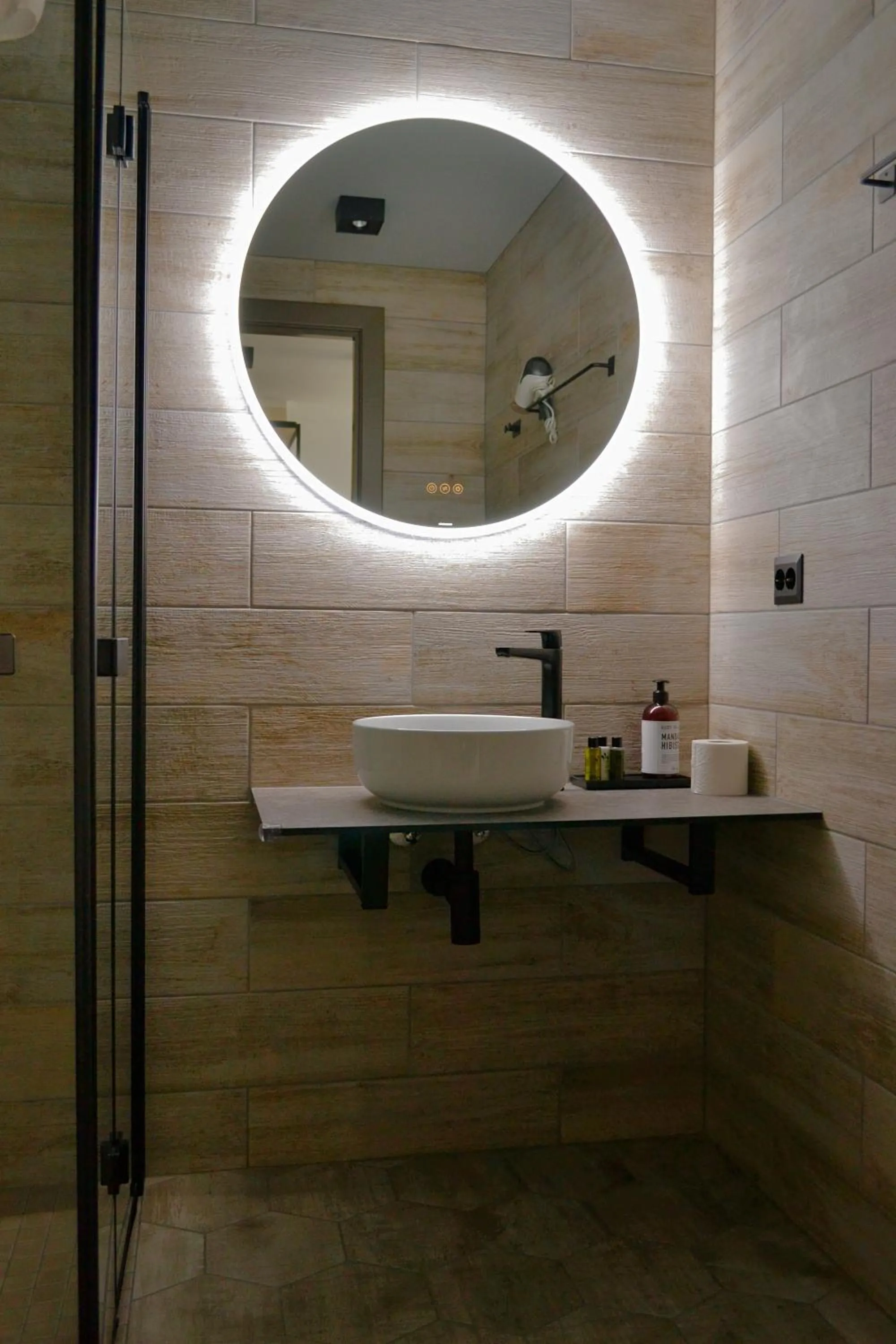 Bathroom in Andenes Suitehotel