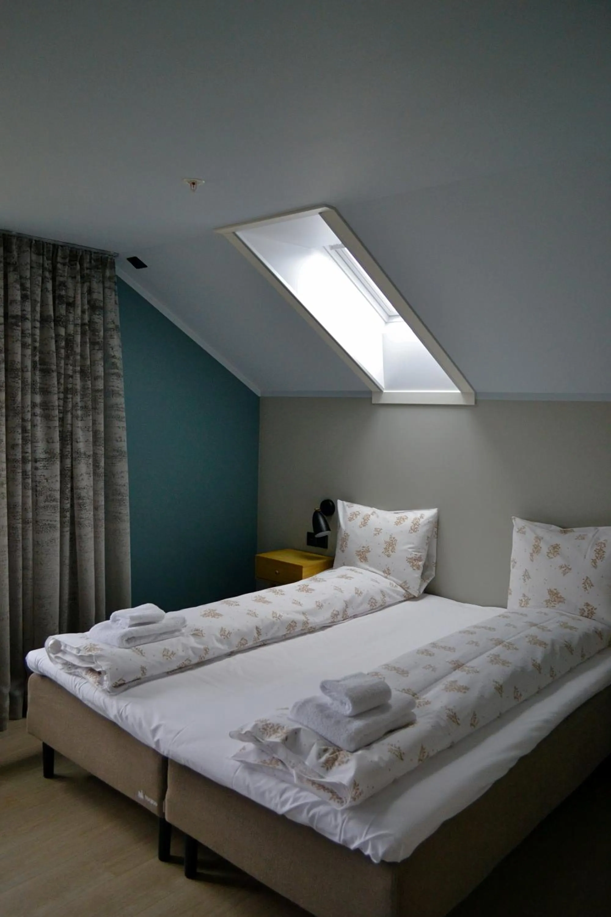 Bed in Andenes Suitehotel