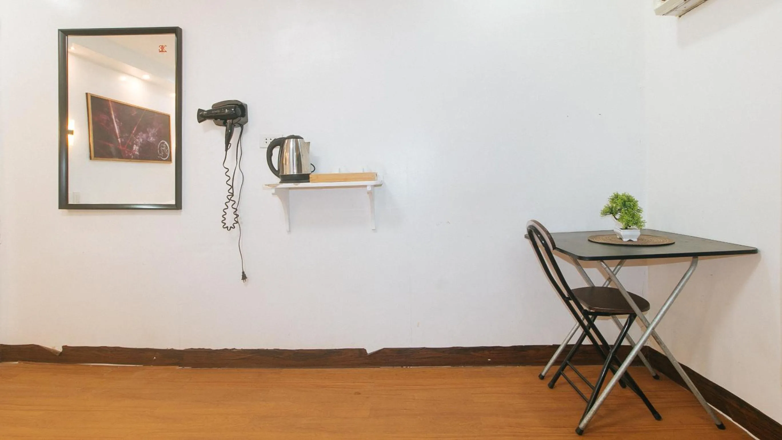 Dining area in Stay Inn Station 1 Boracay by RedDoorz