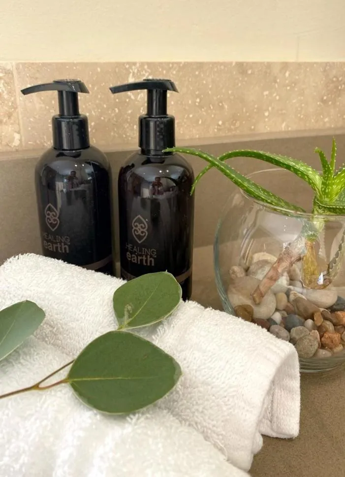 Bathroom in umVangati House