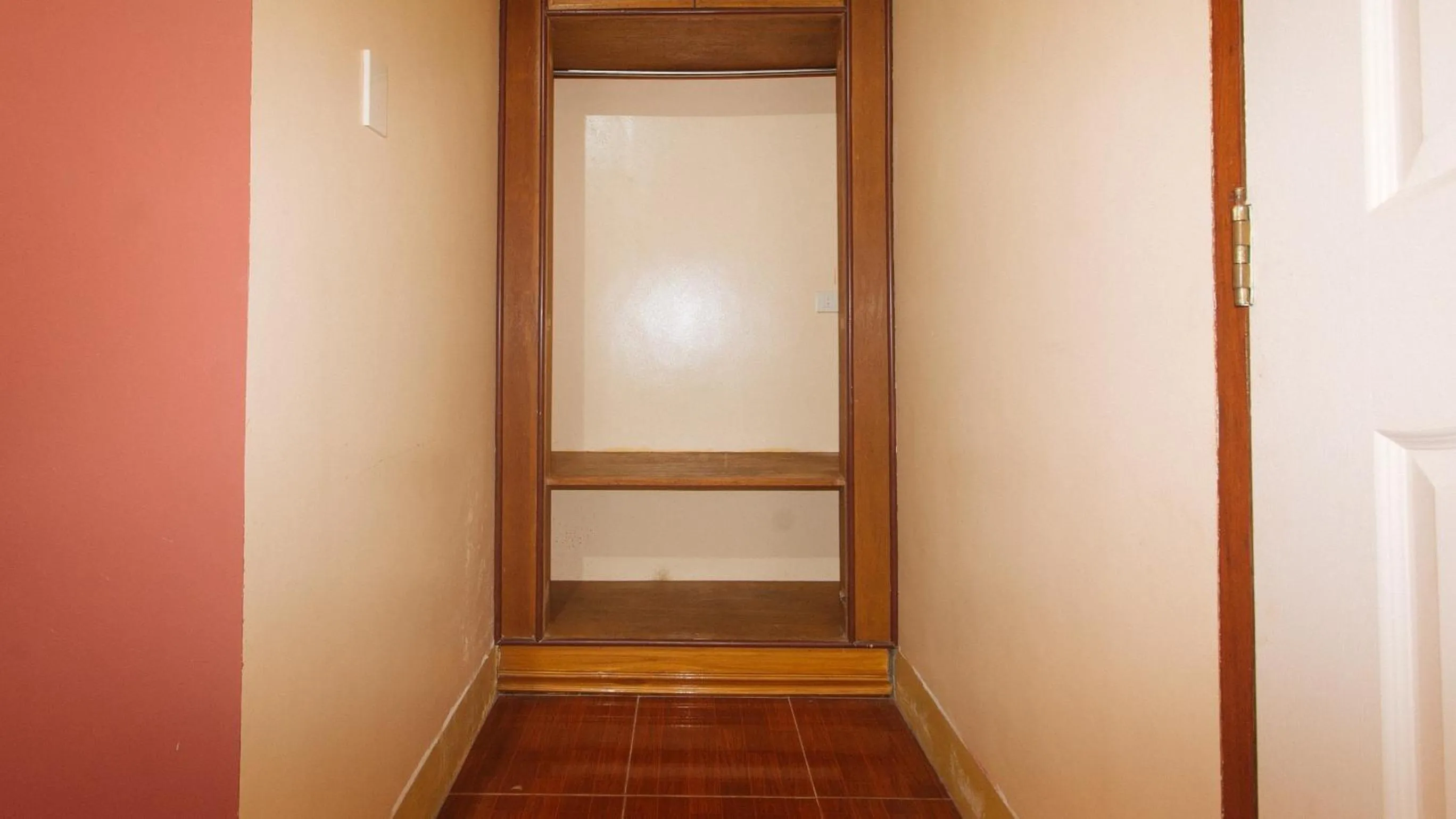 wardrobe in RedDoorz @ Farm Side Hotel Laoag City