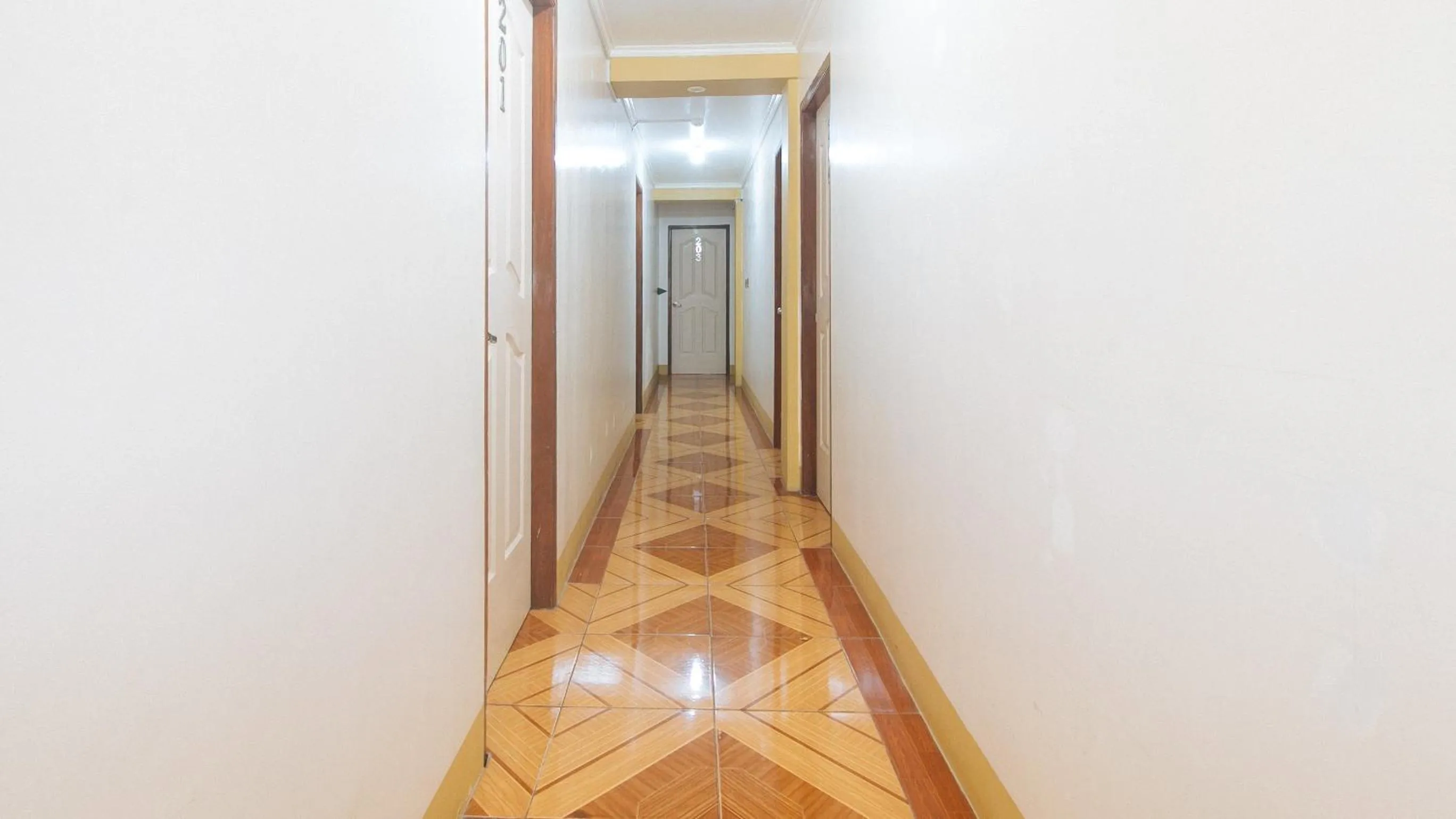 Area and facilities in RedDoorz @ Farm Side Hotel Laoag City