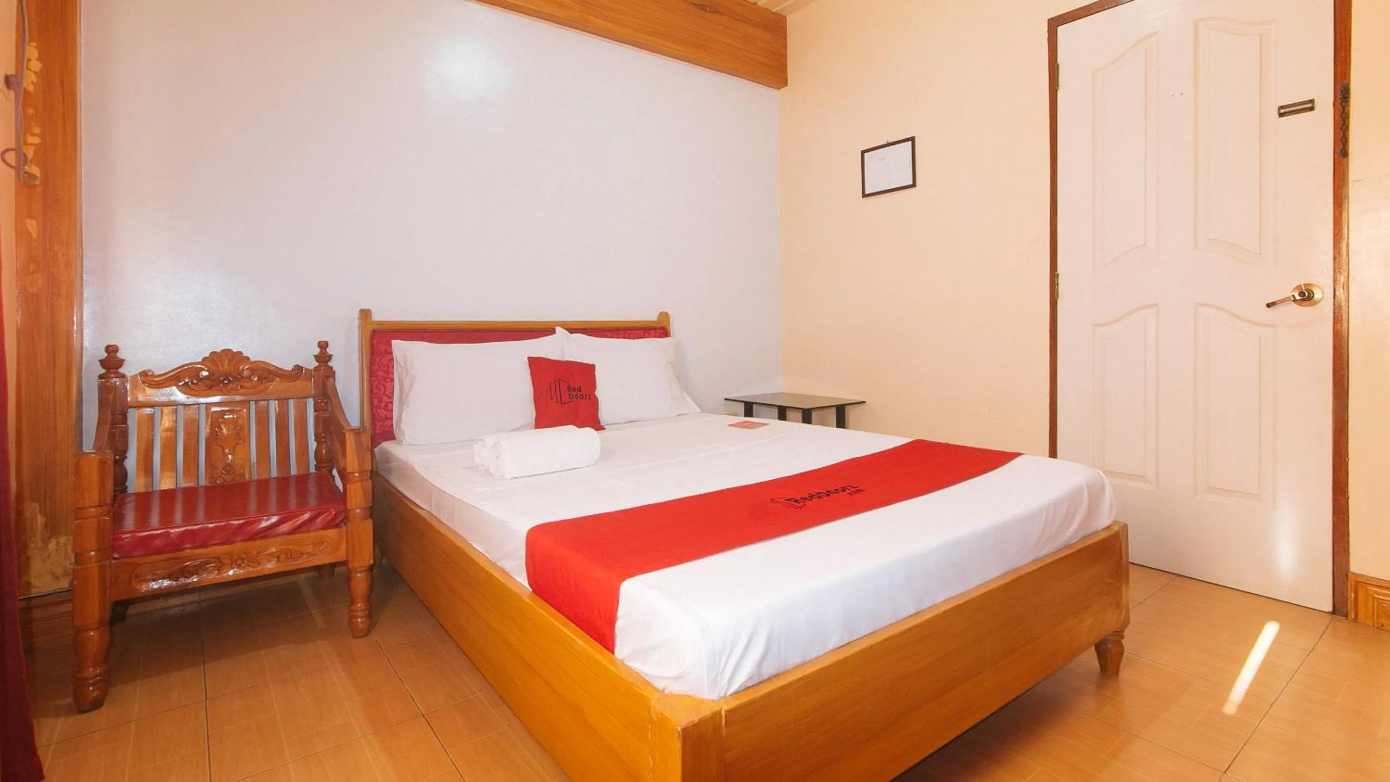 Bed in RedDoorz @ Farm Side Hotel Laoag City