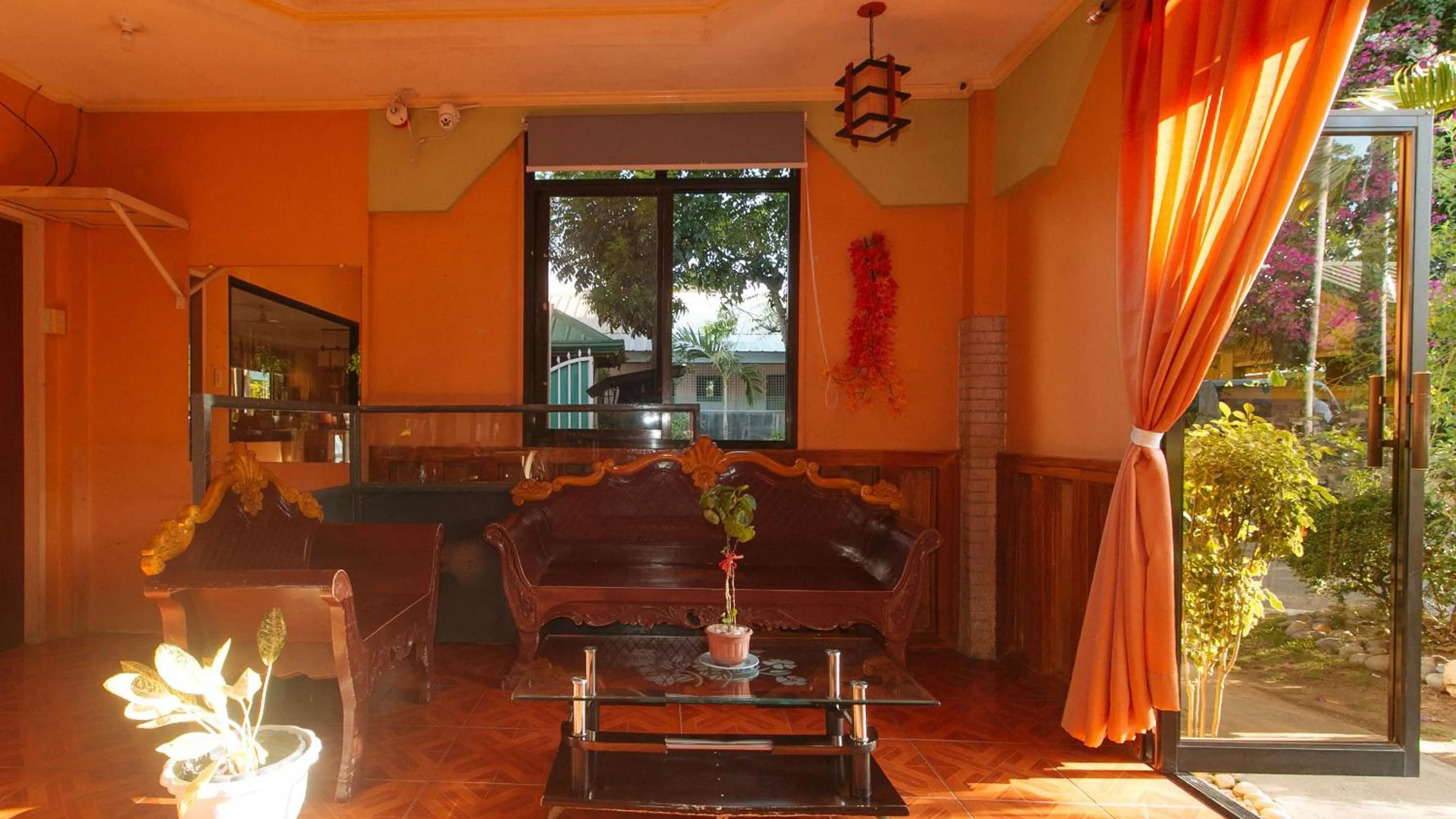 Seating area in RedDoorz @ Farm Side Hotel Laoag City