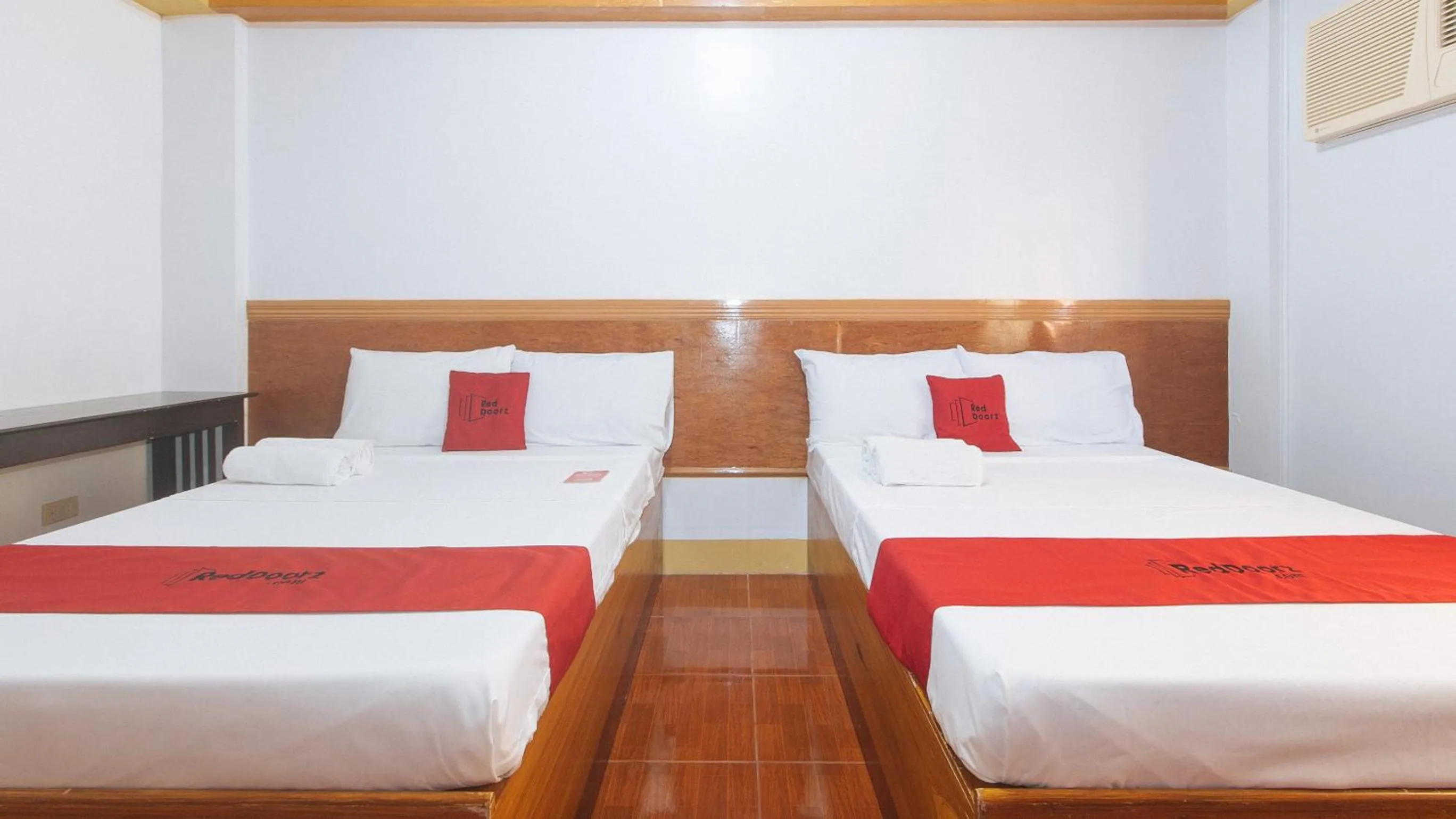 Bed in RedDoorz @ Farm Side Hotel Laoag City