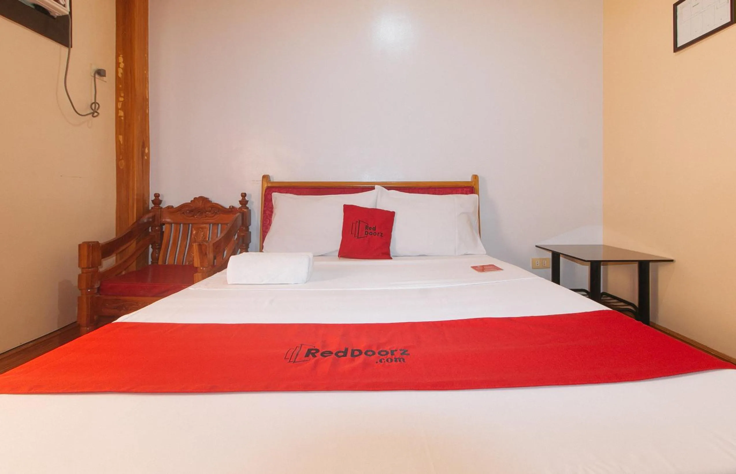 Bed in RedDoorz @ Farm Side Hotel Laoag City