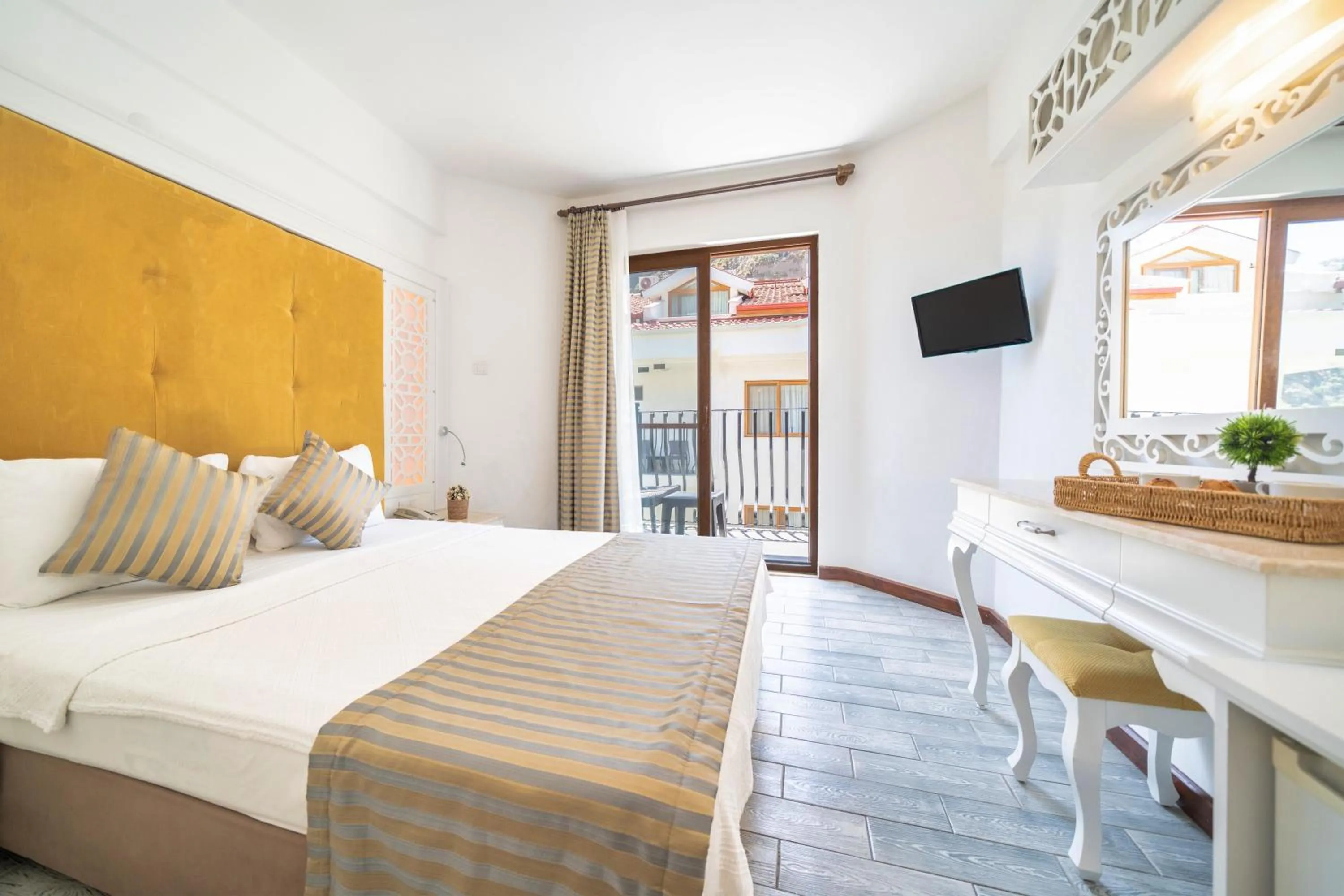 Bed in Ata Lagoon Beach Hotel