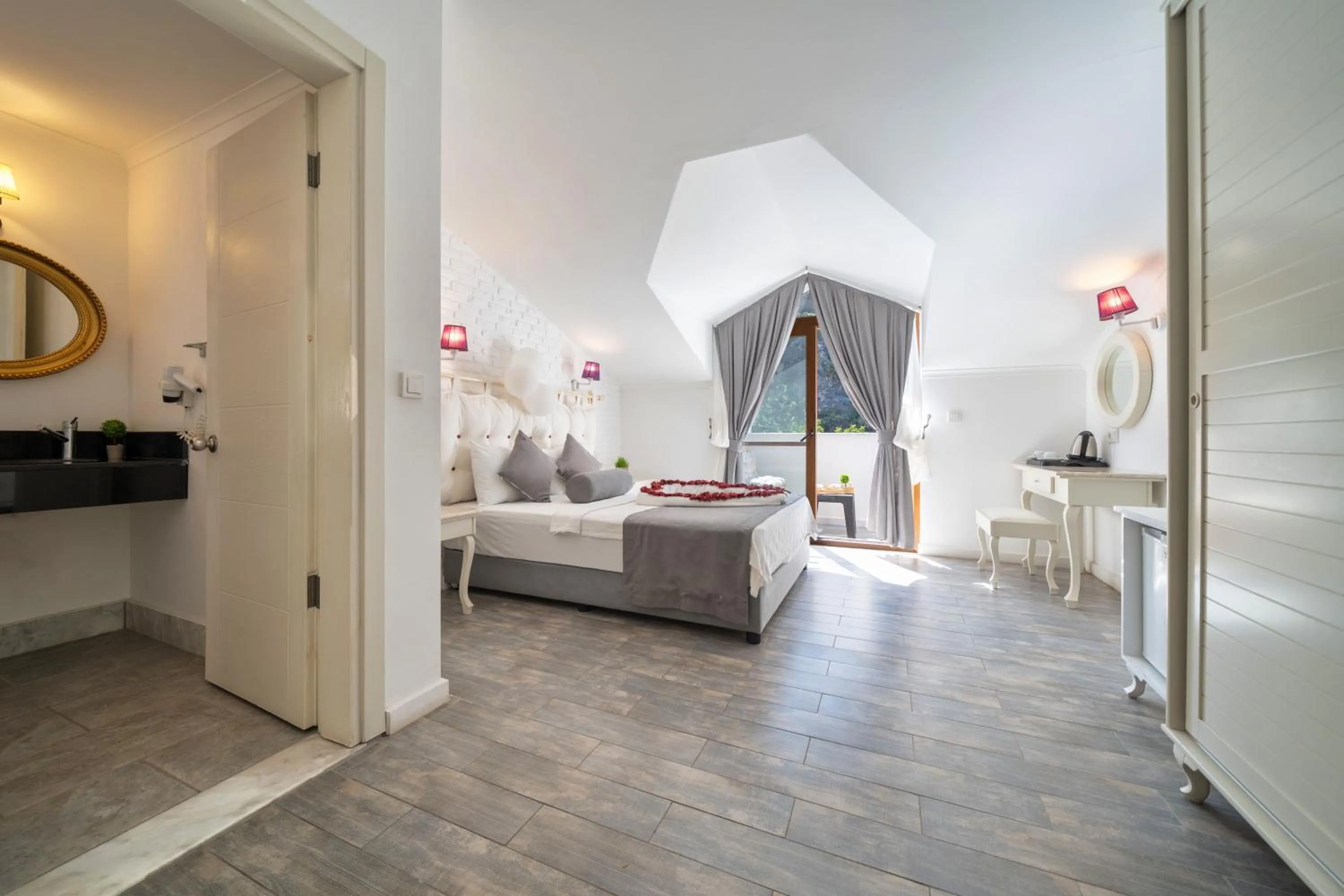 Bed in Ata Lagoon Beach Hotel