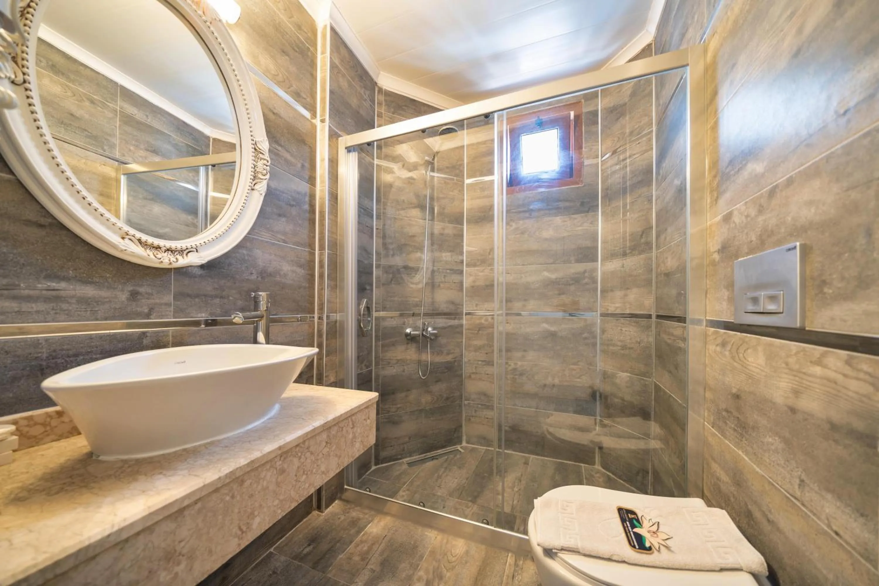 Shower in Ata Lagoon Beach Hotel