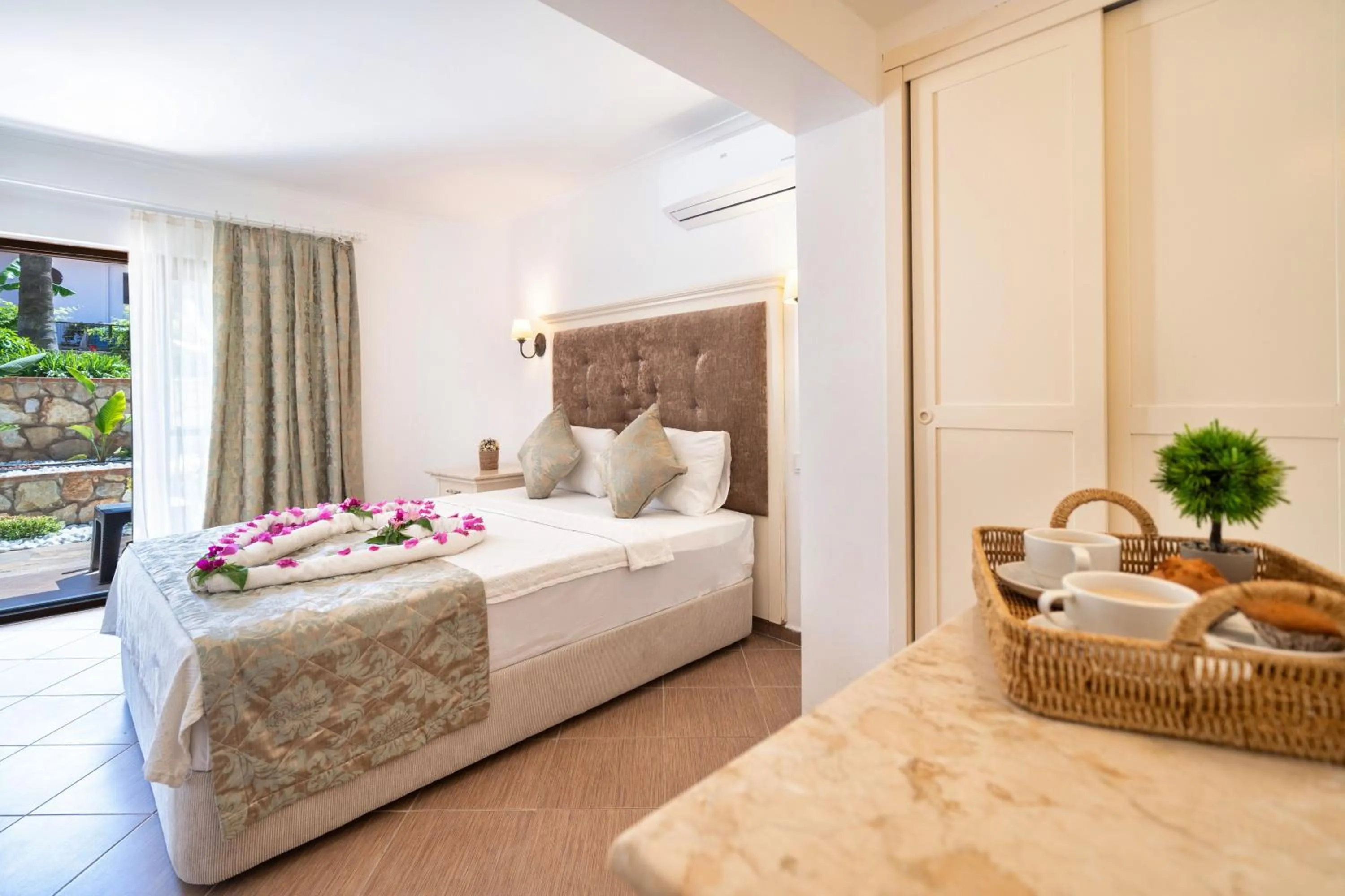 Bed in Ata Lagoon Beach Hotel