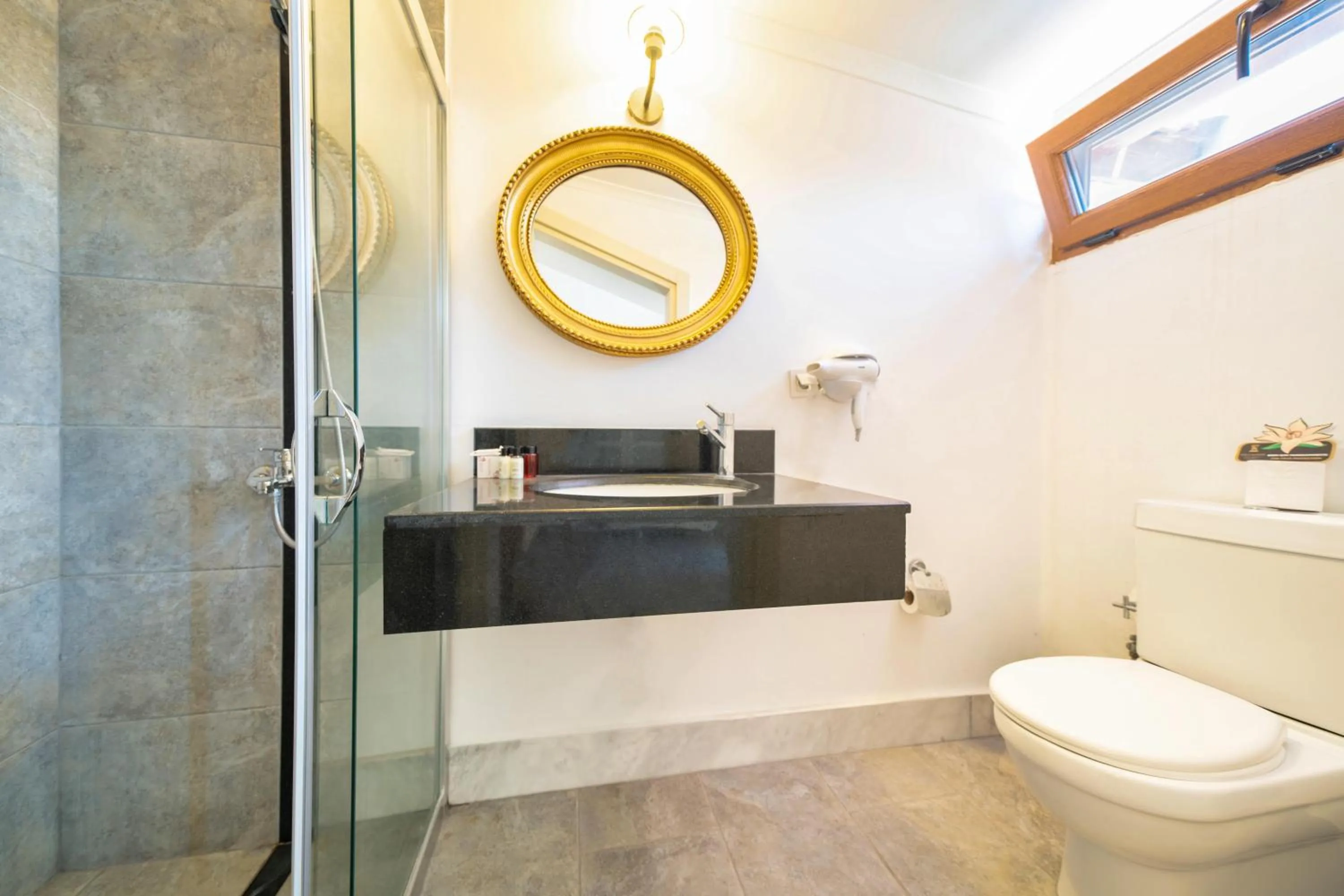 Shower in Ata Lagoon Beach Hotel