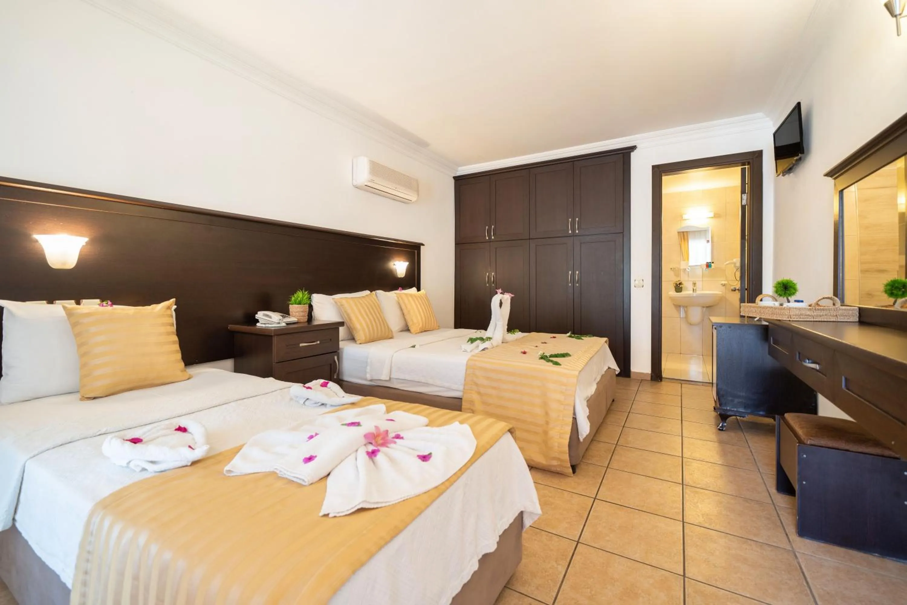 Bed in Ata Lagoon Beach Hotel