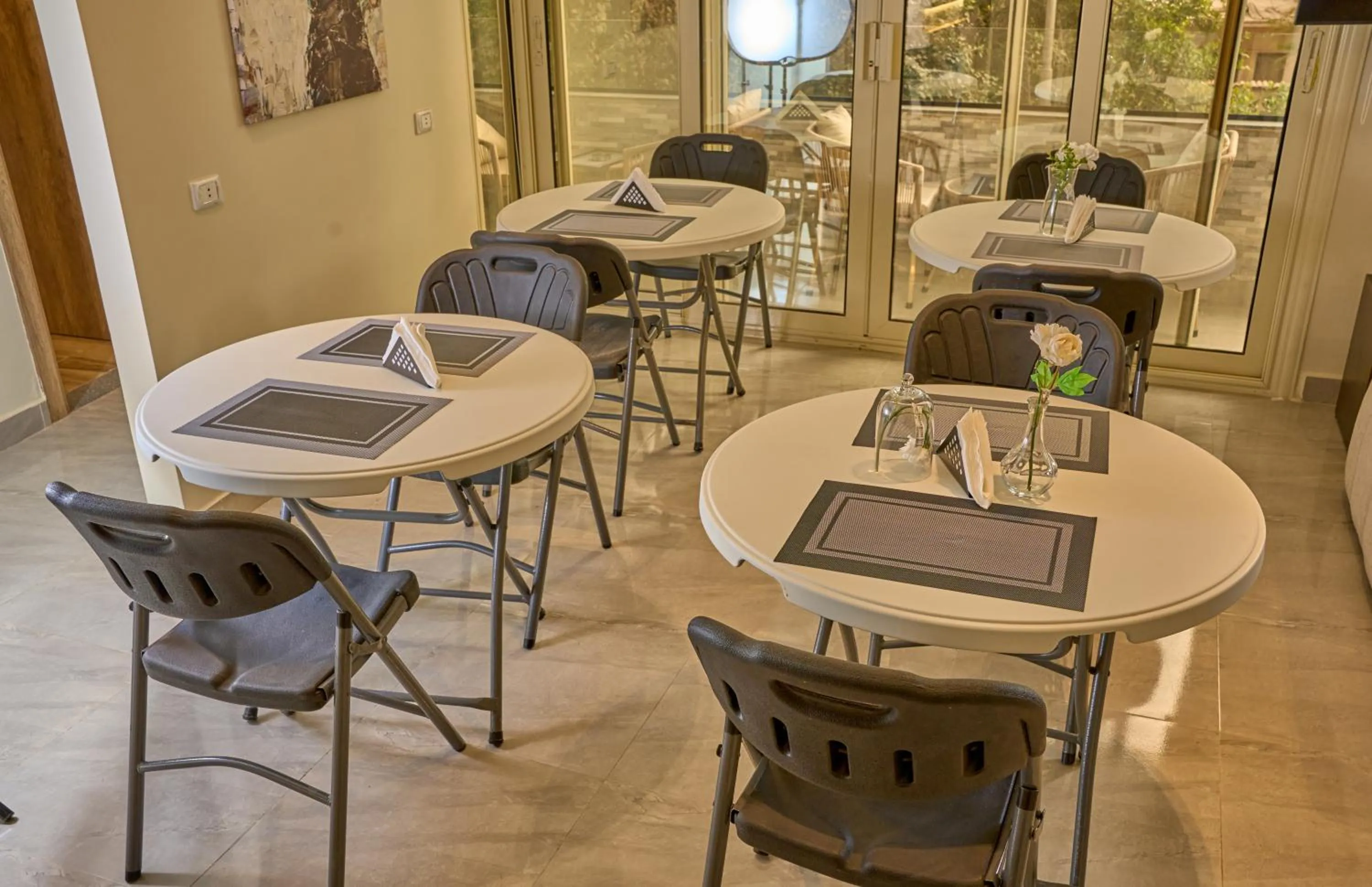 Restaurant/places to eat in Lotus Inn