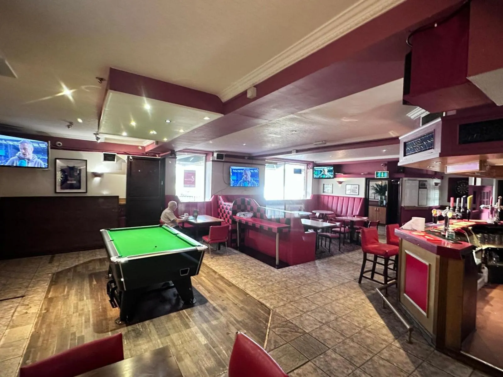 Lounge or bar in Brig Inn Hotel