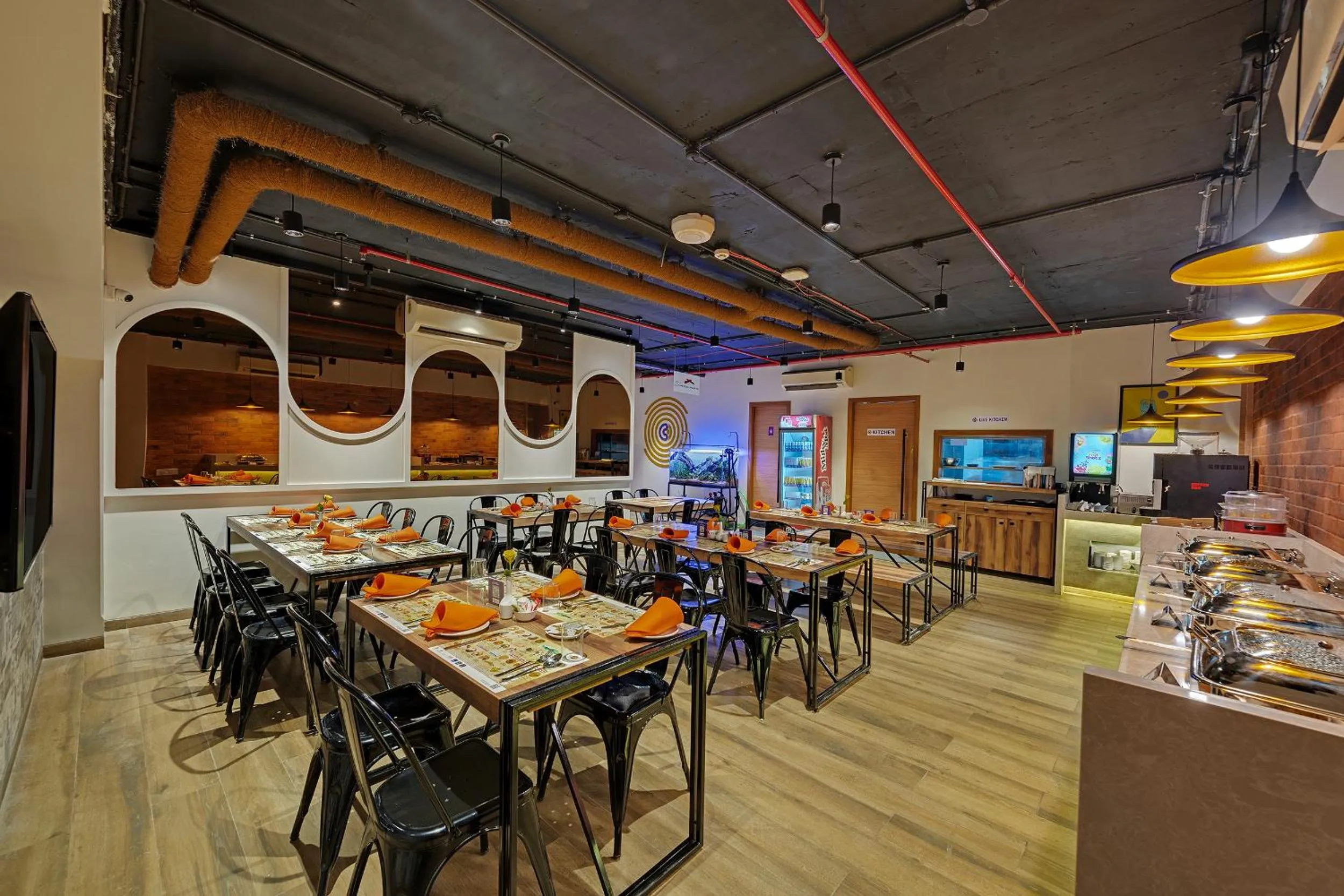 Restaurant/places to eat in Click Hotels Andheri MIDC