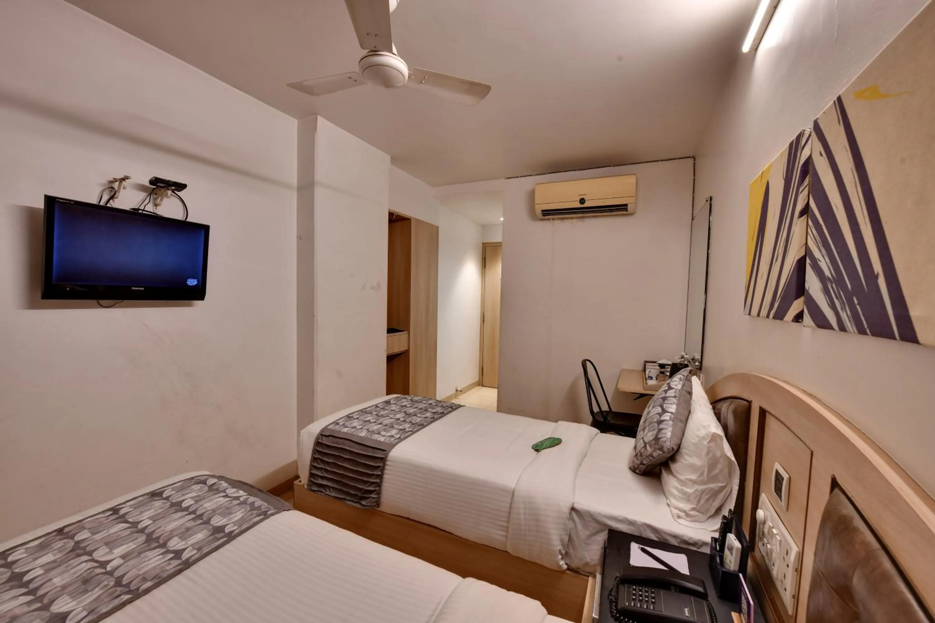 Bedroom, Bed in Click Hotels Andheri MIDC