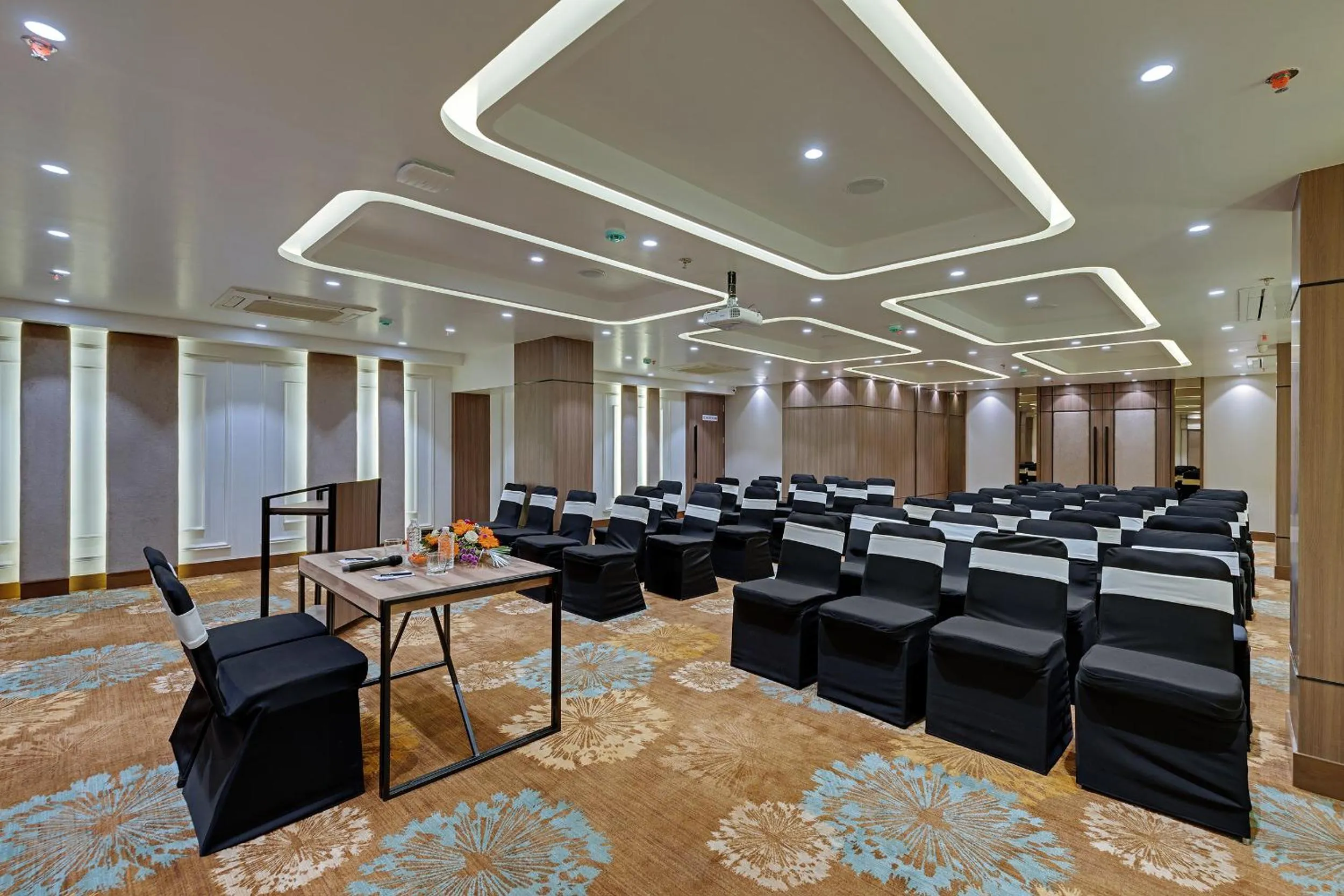 Banquet/Function facilities in Click Hotels Andheri MIDC