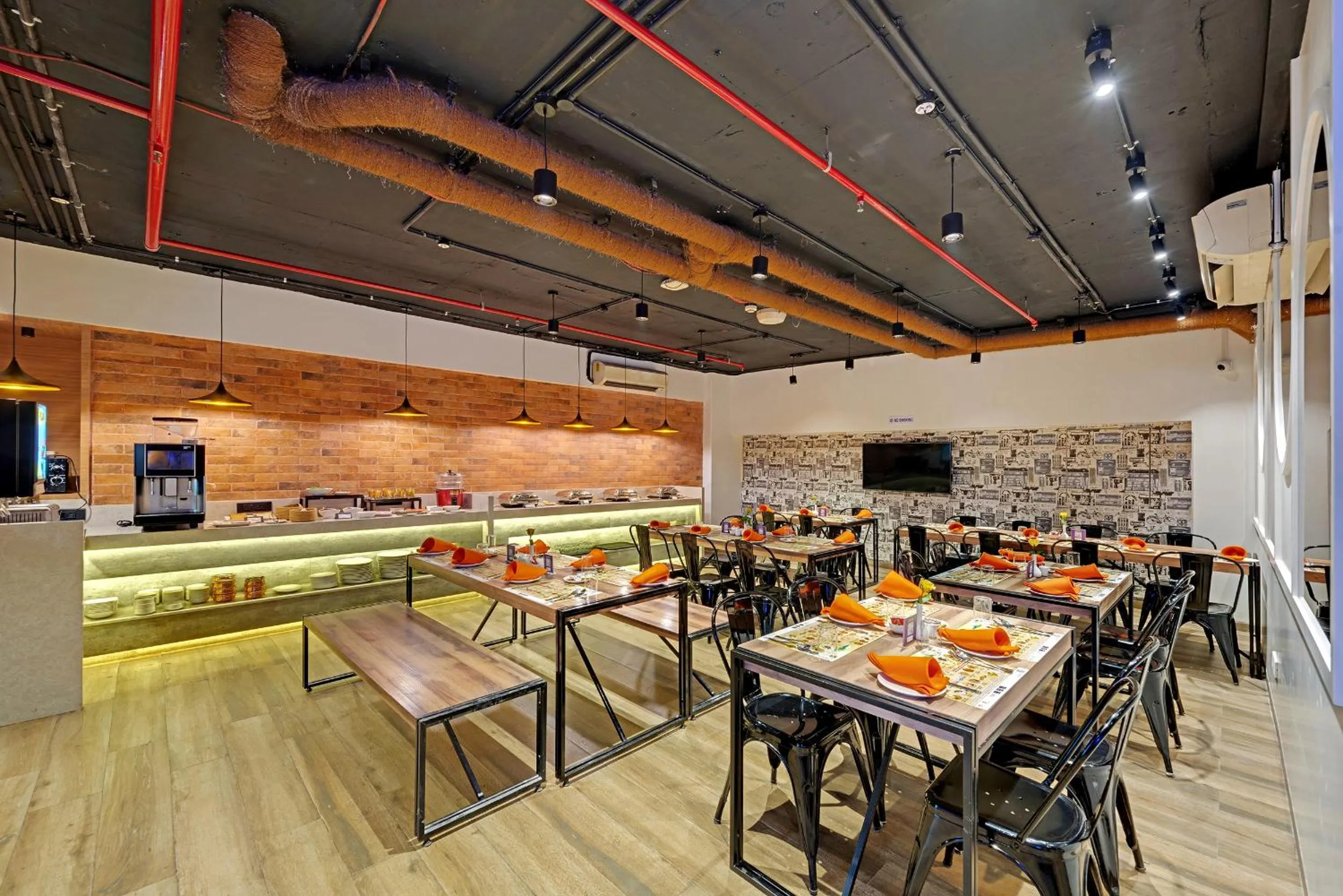 Restaurant/places to eat in Click Hotels Andheri MIDC
