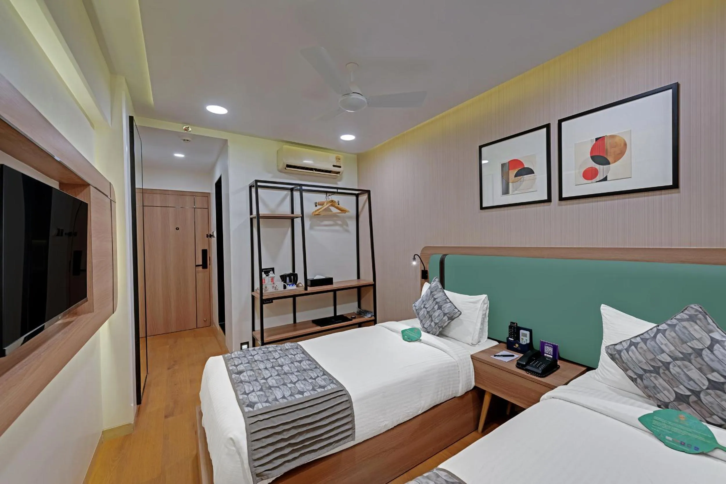 Bed in Click Hotels Andheri MIDC