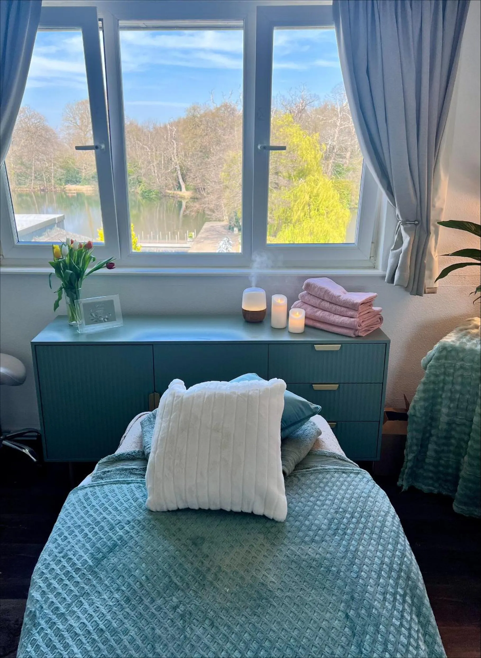 Massage, Bed in Inn On The Lake