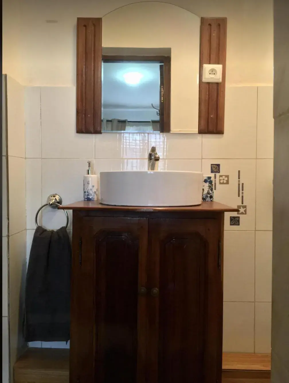 Double Room with Pool View in Iarimbato Hotel Double Room with Pool View in Iarimbato Hotel