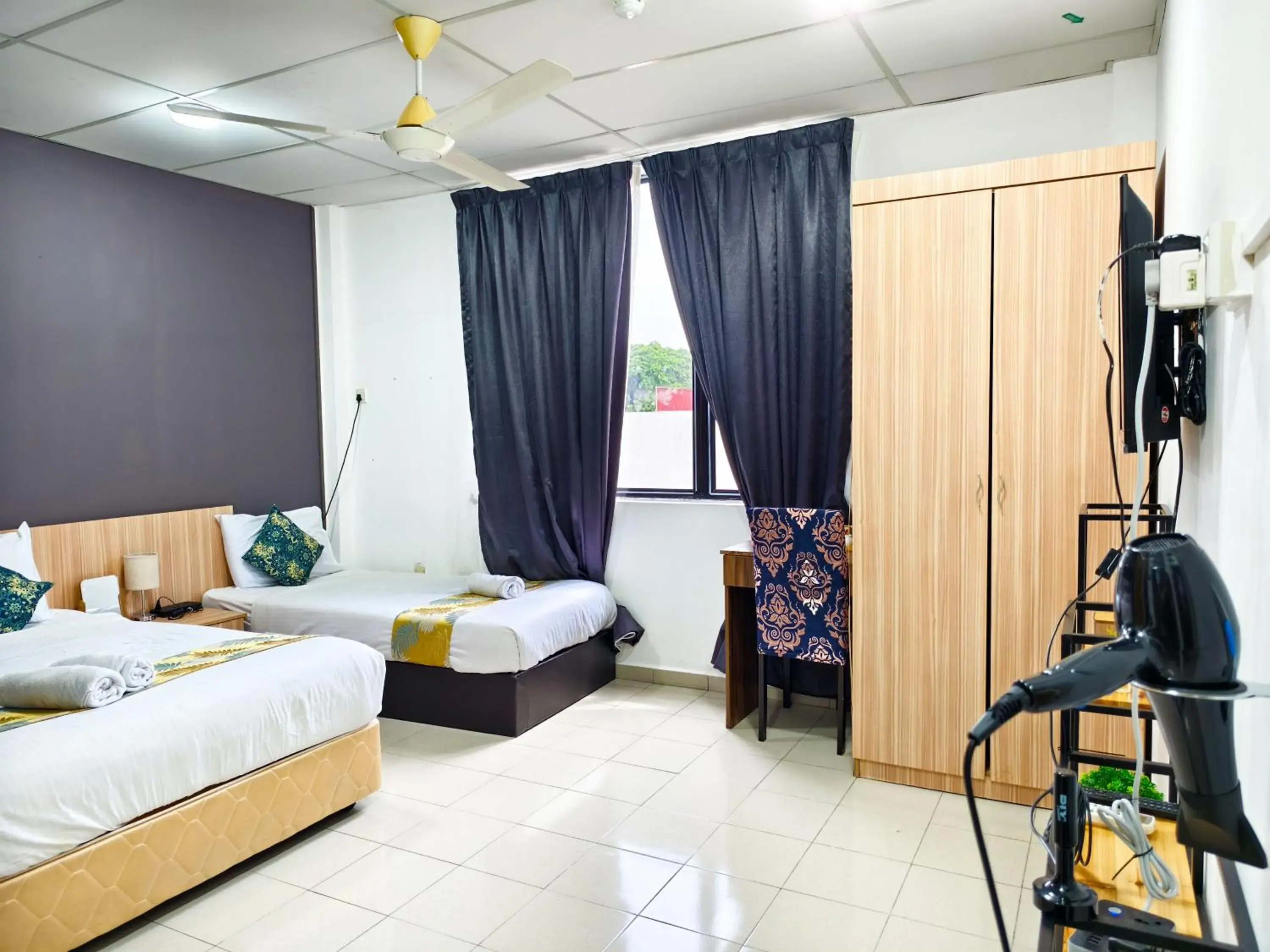 Triple Room with City View in Salaam Suites Hotel Triple Room with City View in Salaam Suites Hotel