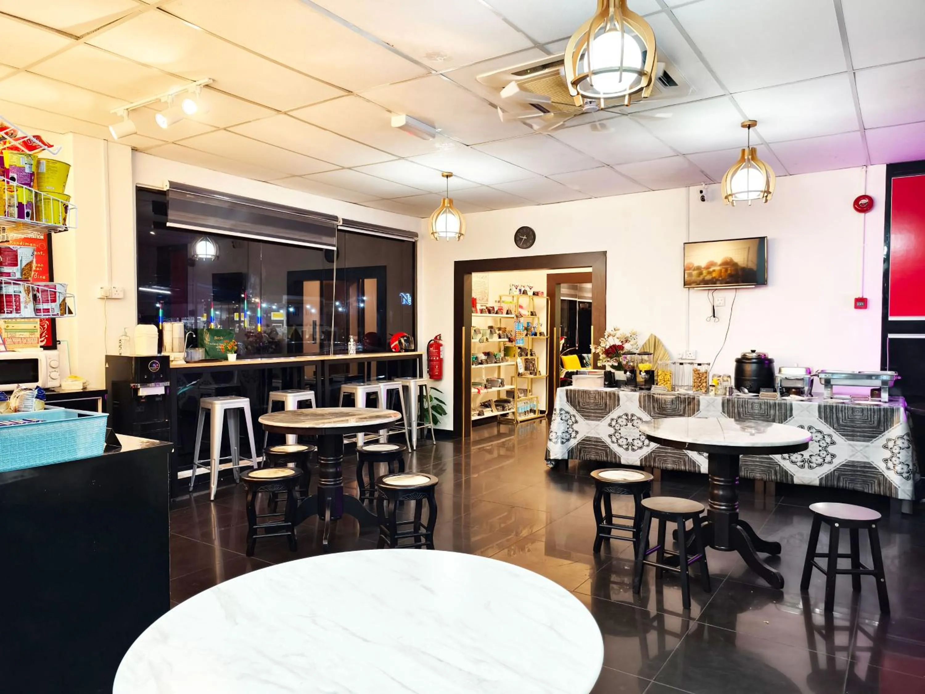 Lounge or bar in Salaam Suites Hotel