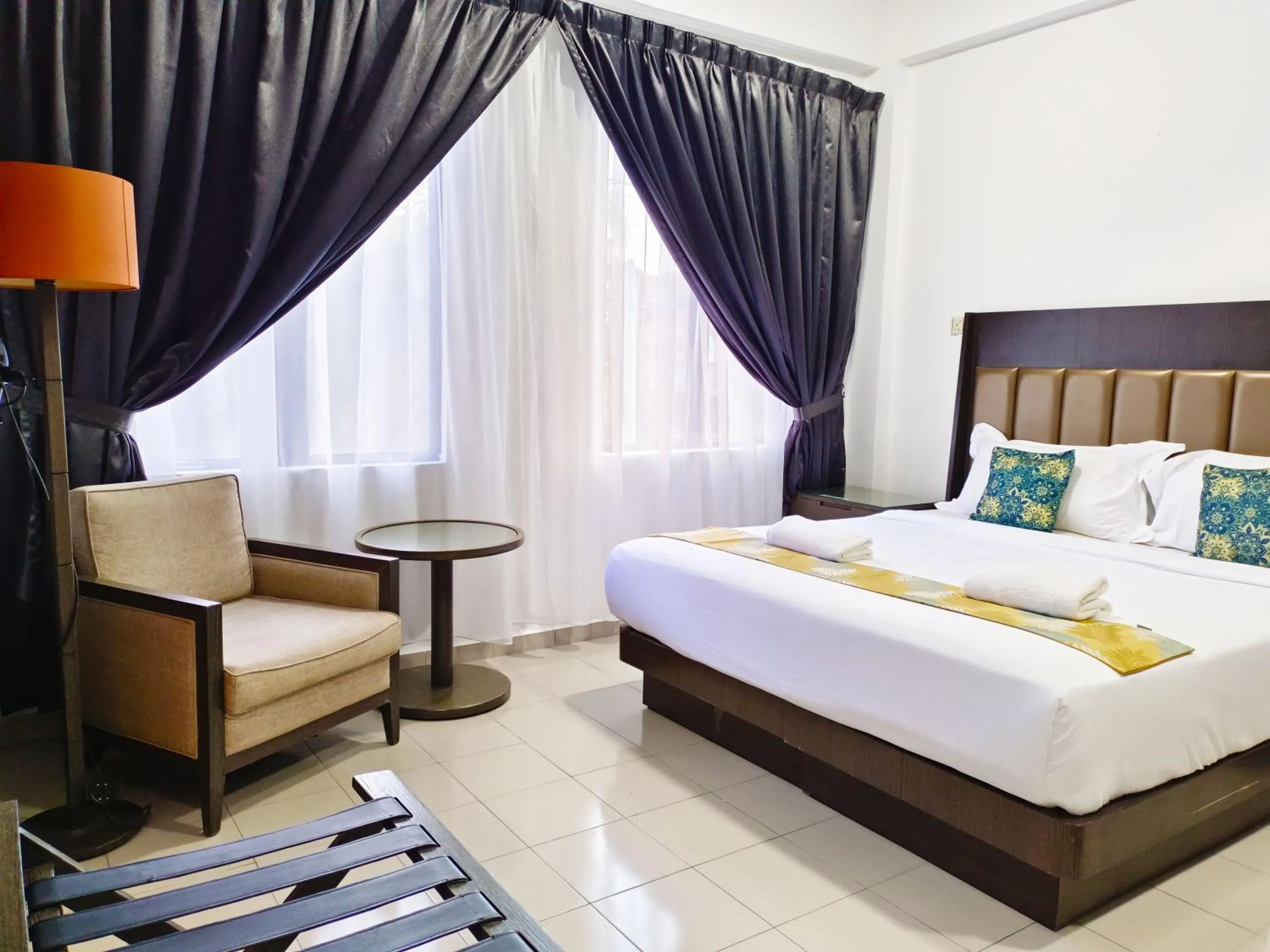 Bed in Salaam Suites Hotel