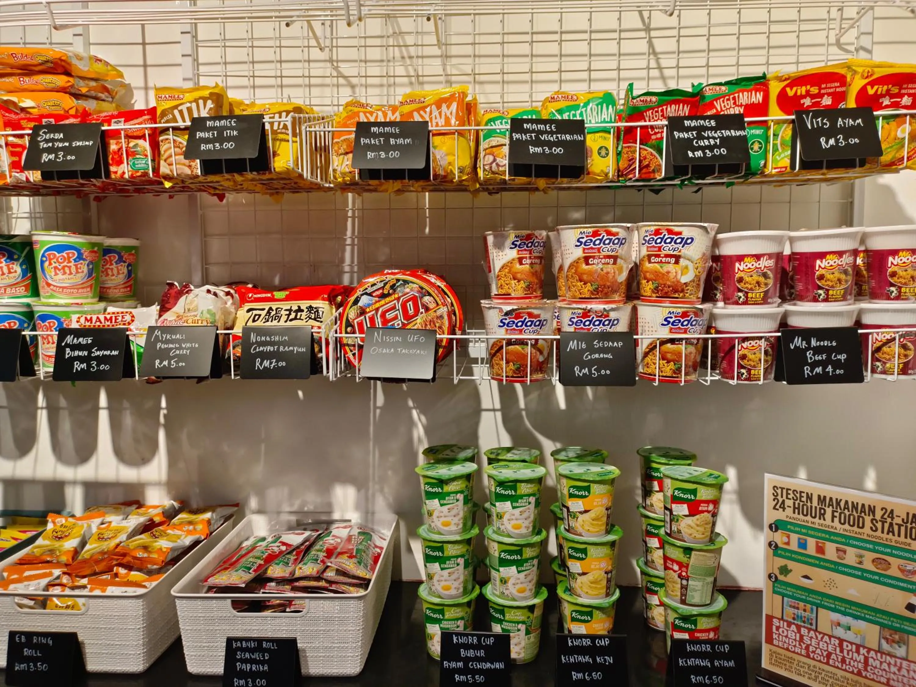 Food and drinks in Salaam Suites Hotel