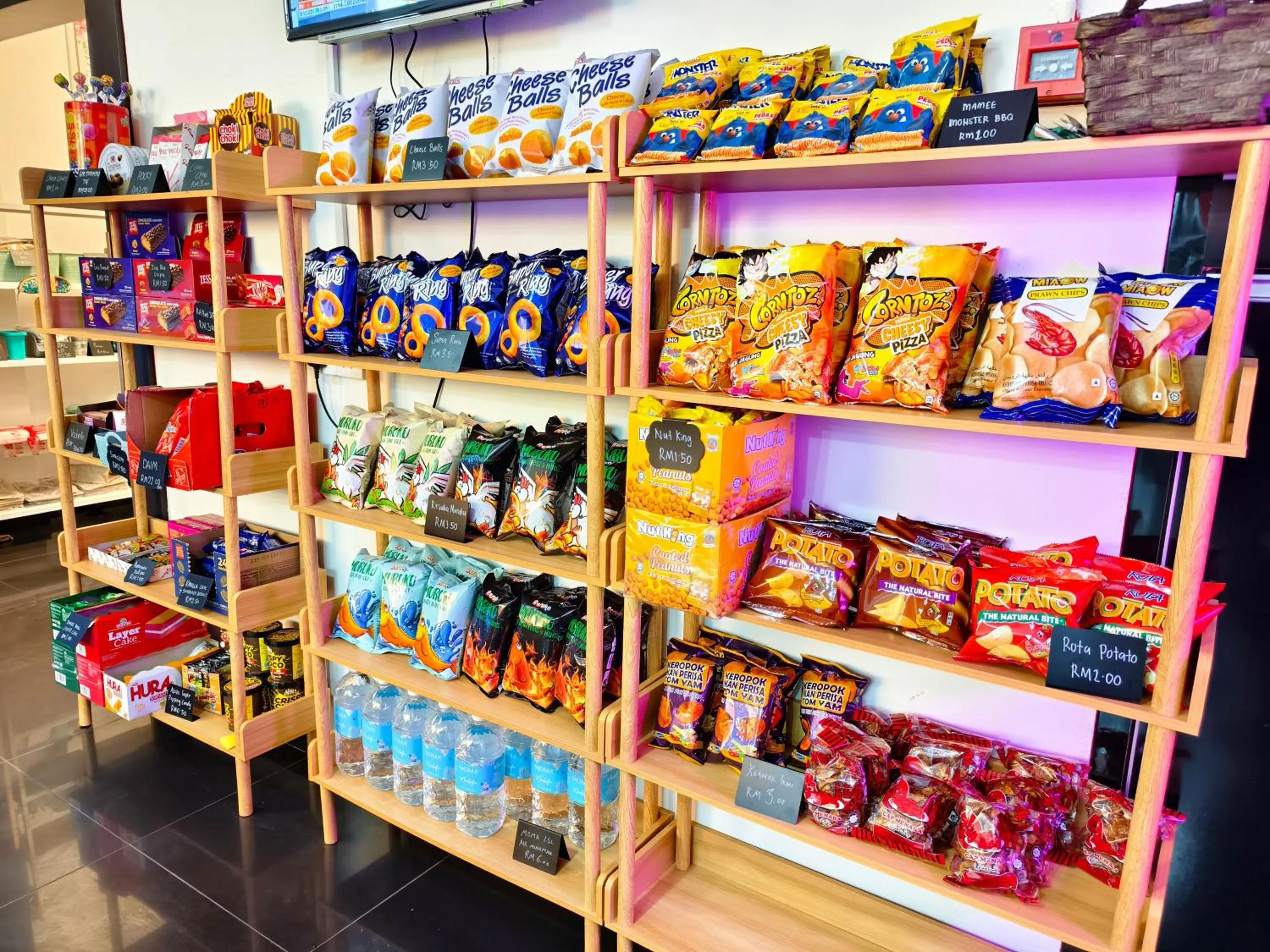 Shopping Area in Salaam Suites Hotel